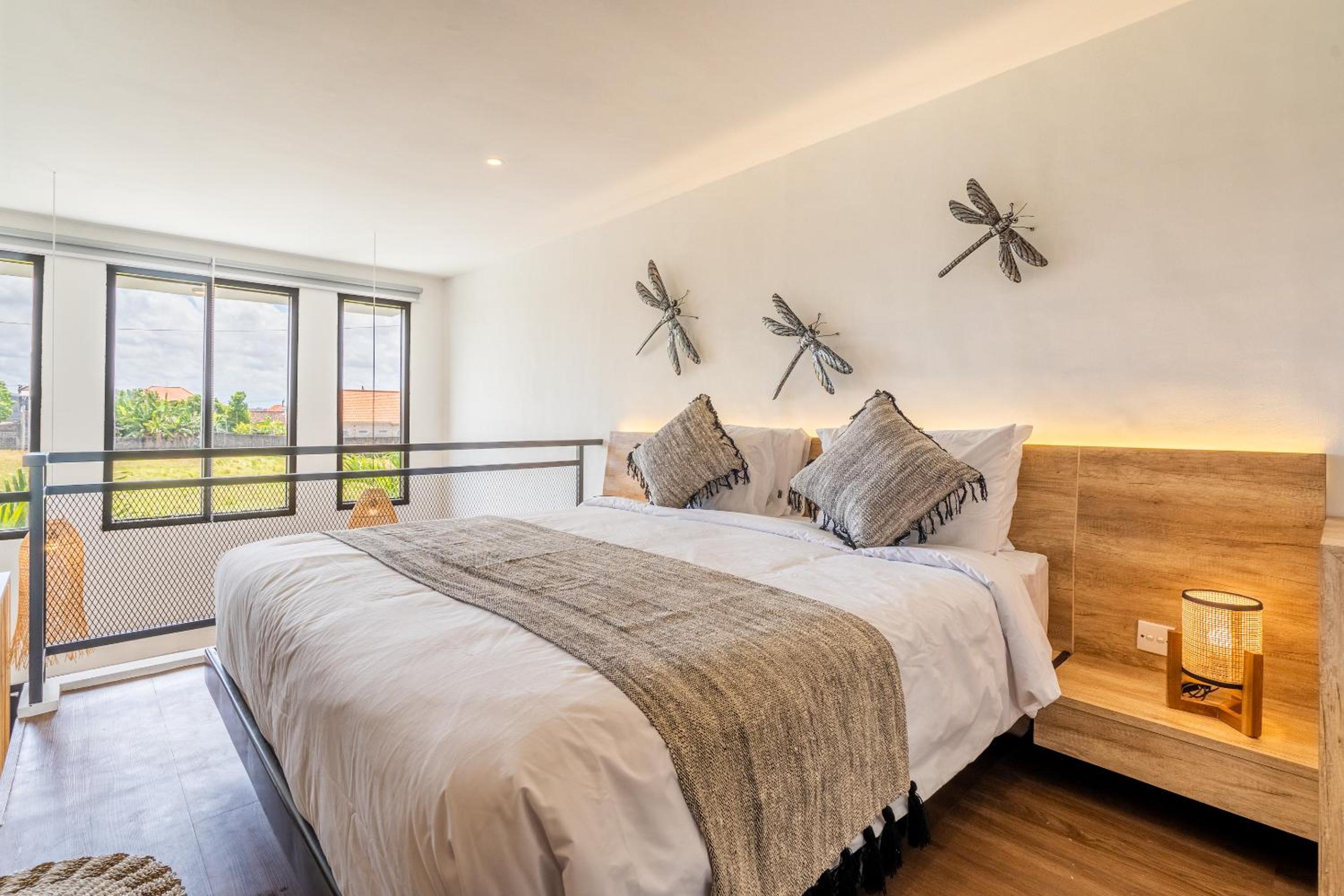 Stylish Loft Unit One Bedroom view 4