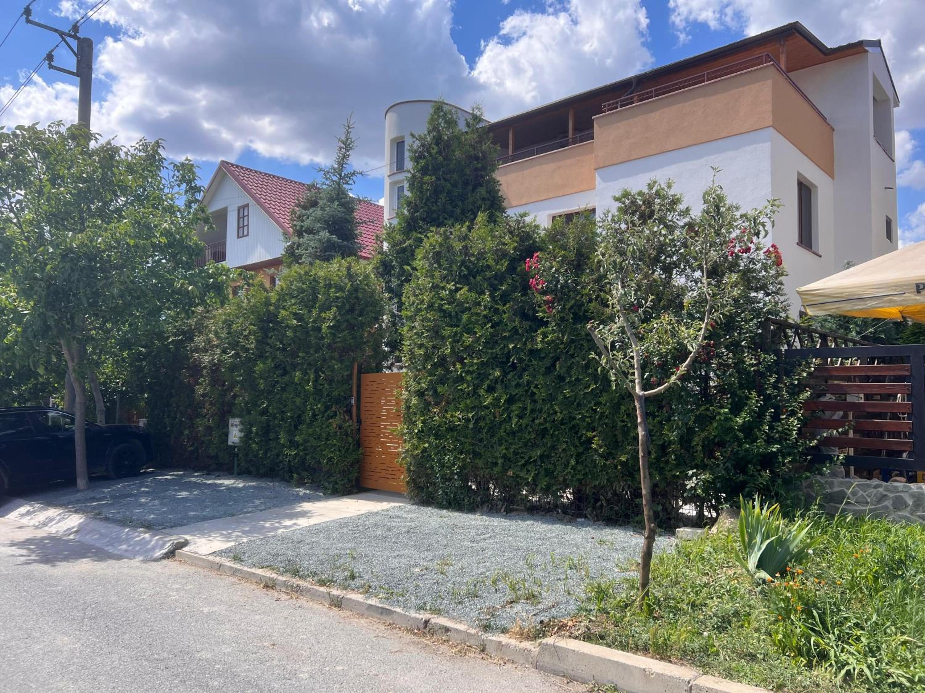 Serenity Apartments and Studios