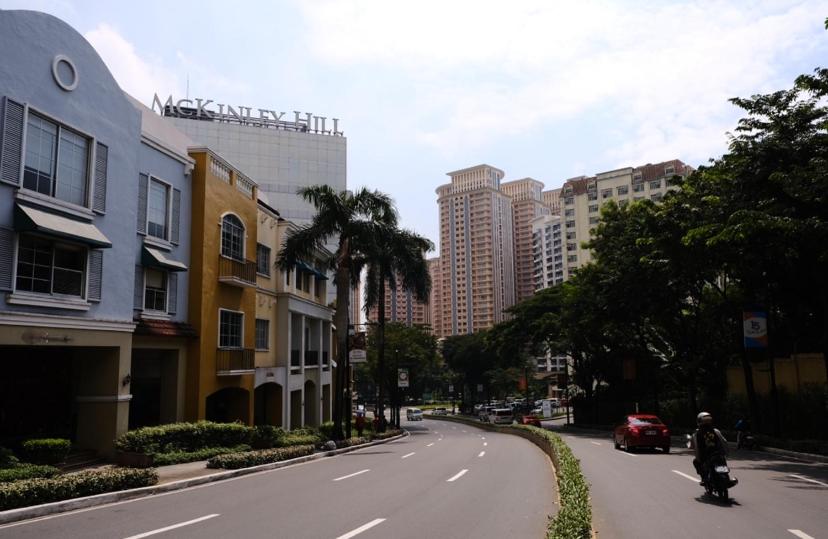 Bell Place at Venice Luxury Mckinley Hill view 4