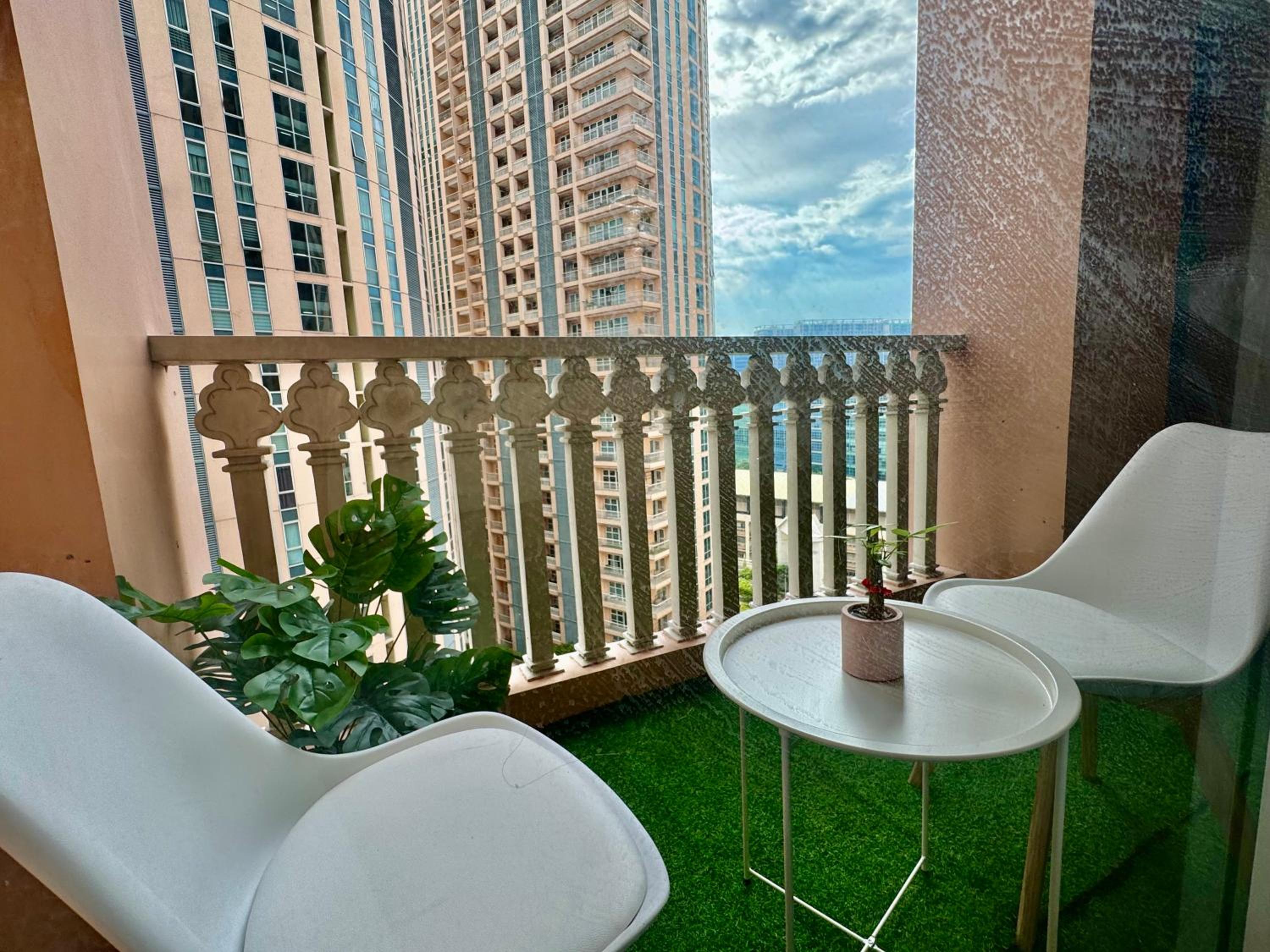 Bell Place at Venice Luxury Mckinley Hill view 2