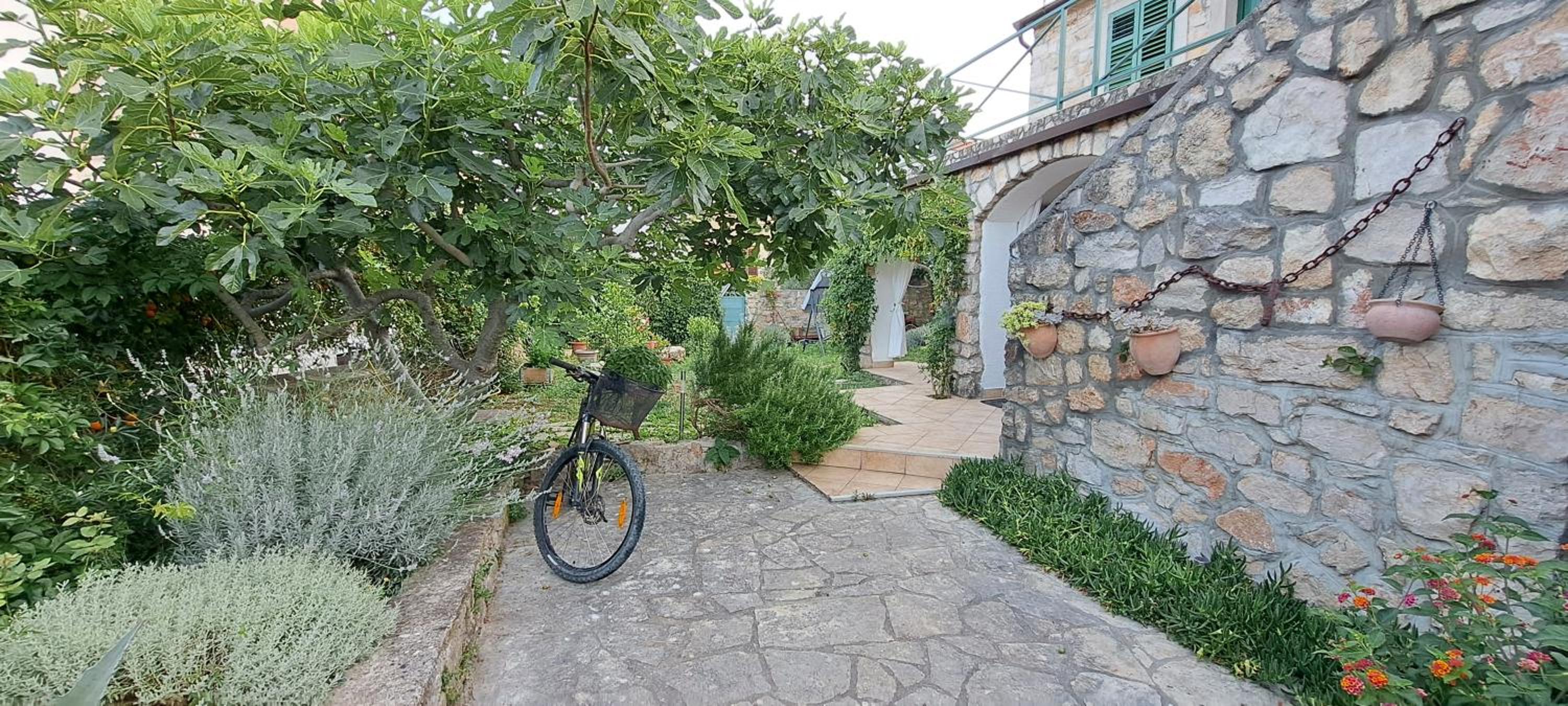 Stone House with garden Laganini view 4