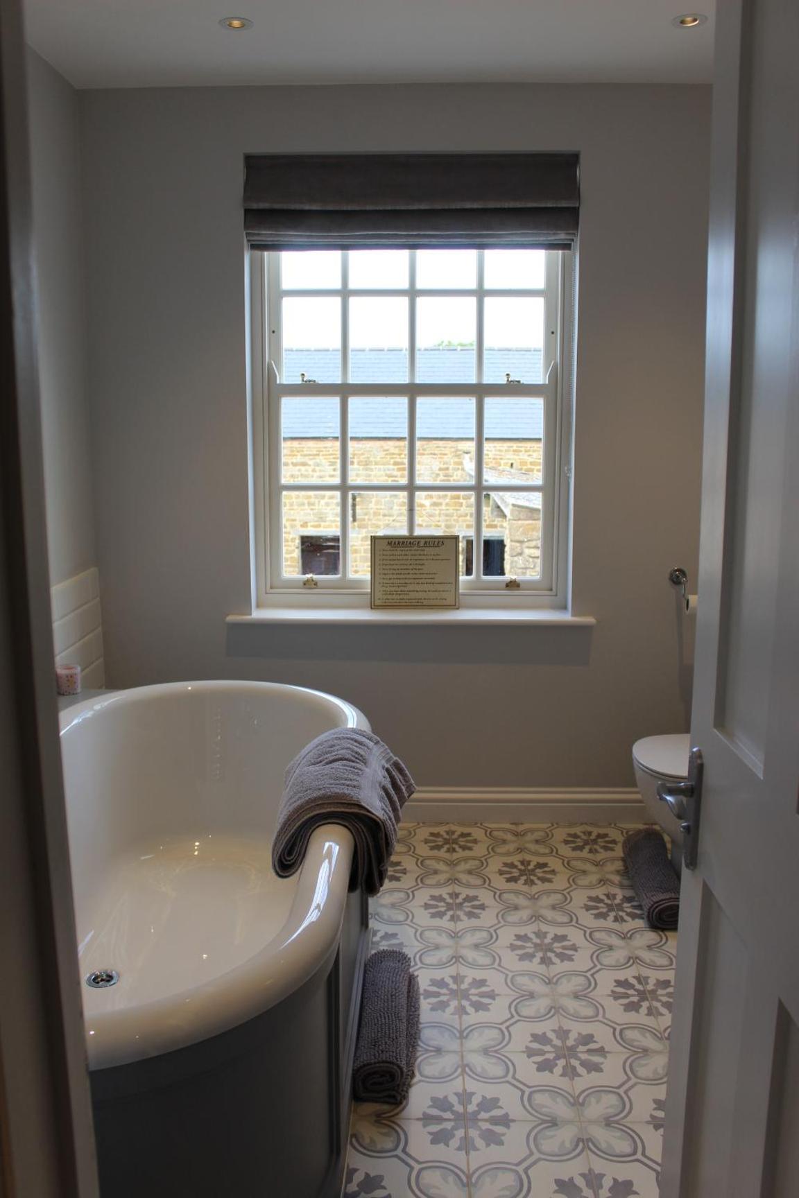 Beautiful farm house with dedicated sitting and media room for guest's use view 4