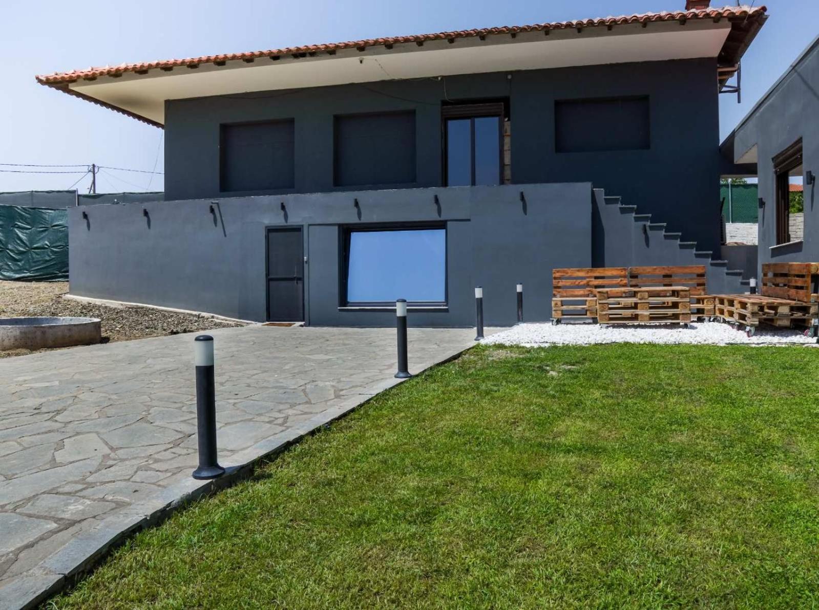 Tsiaras House