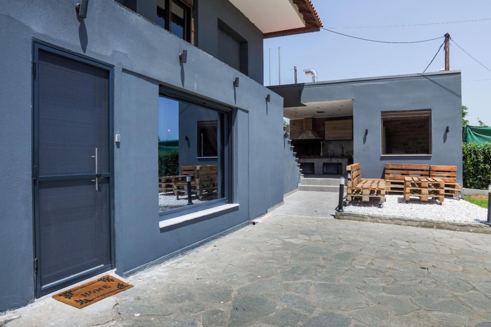 Tsiaras House