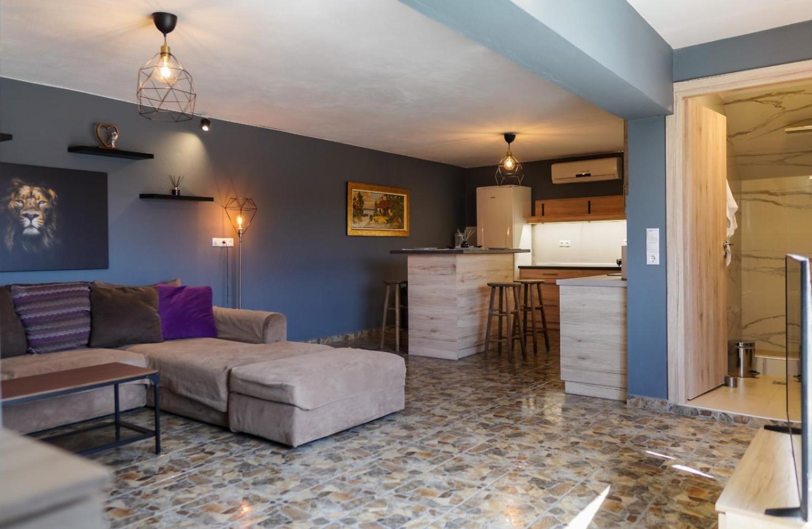 Tsiaras House