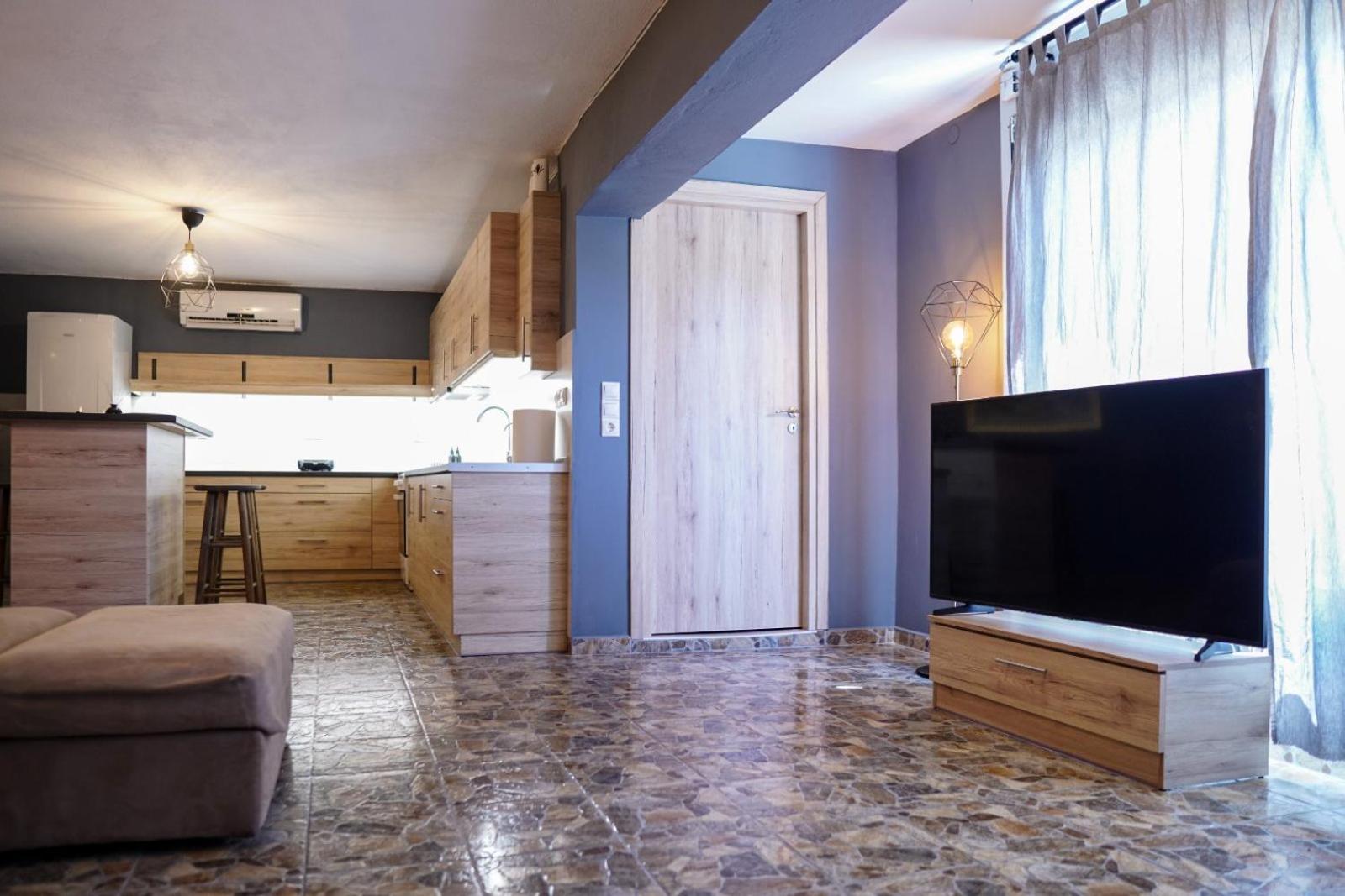 Tsiaras House
