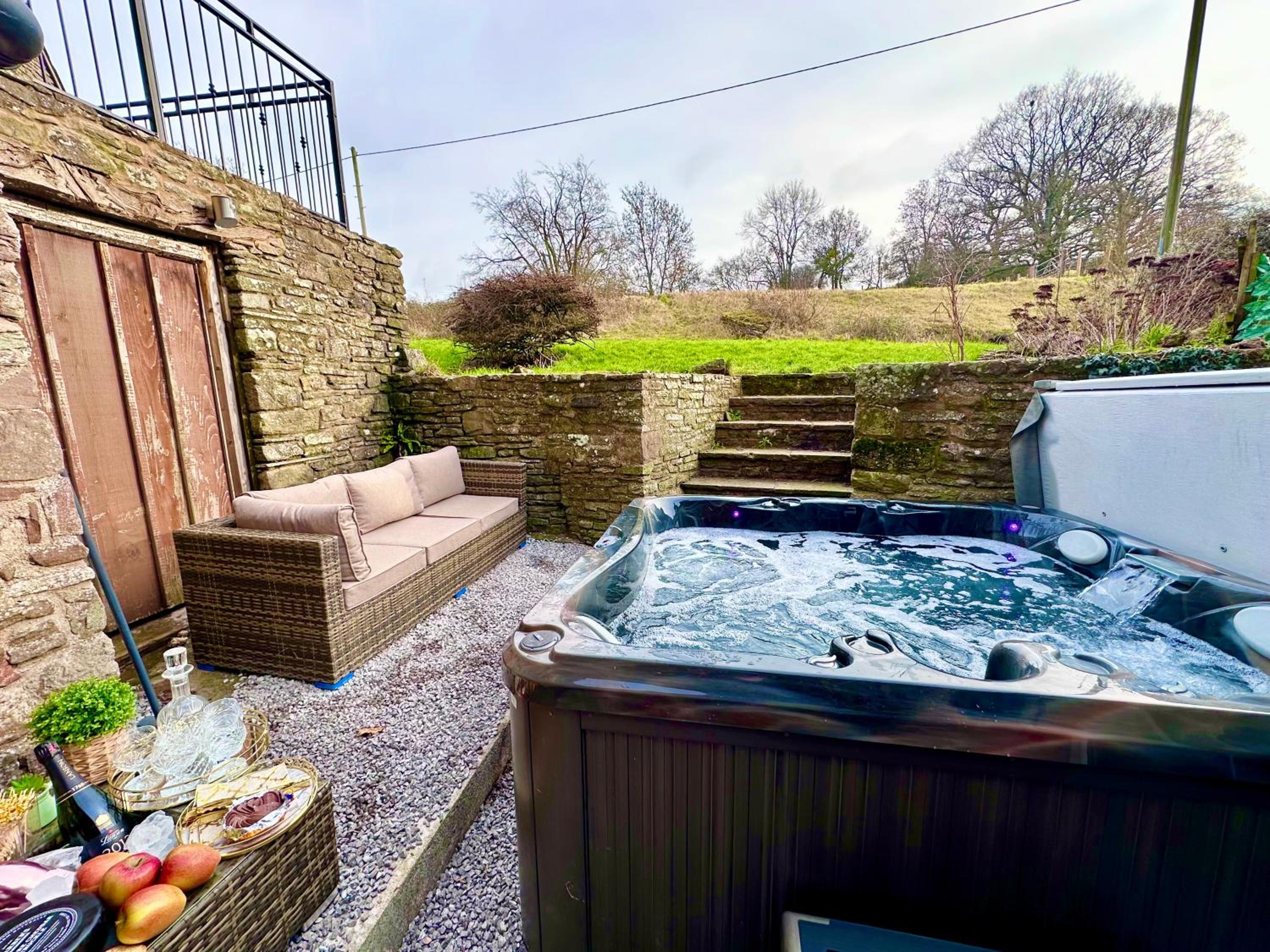 16th Century Farm House,6 Beds,5 BATHROOMS,SLEEPS 15,BBQ,HOT TUB,CINEMA ROOM WITH SURROUND SOUND,With Cymru Holidays view 5