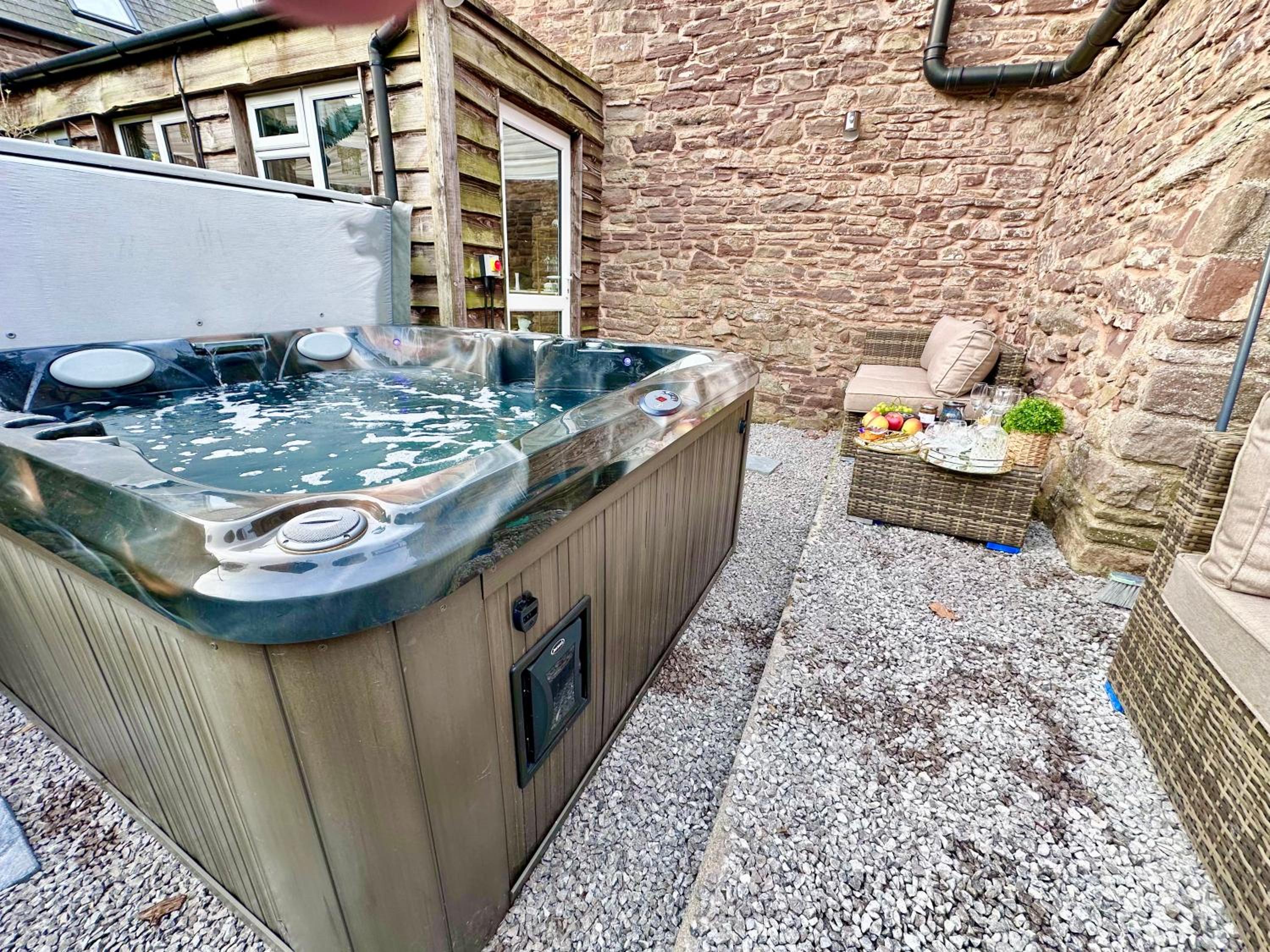 16th Century Farm House,6 Beds,5 BATHROOMS,SLEEPS 15,BBQ,HOT TUB,CINEMA ROOM WITH SURROUND SOUND,With Cymru Holidays view 3