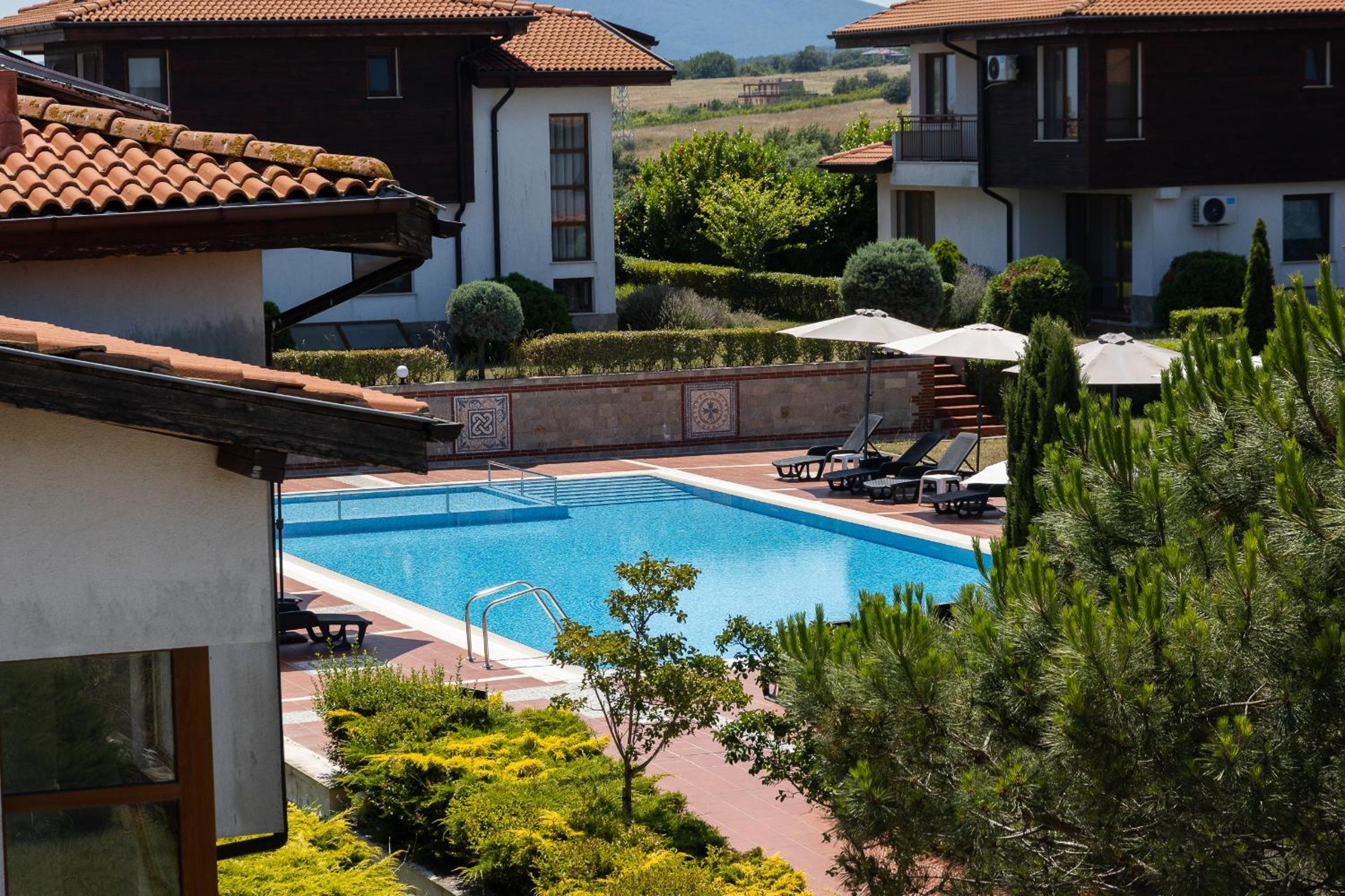 Villas in Complex Trakiyskiy Bryag