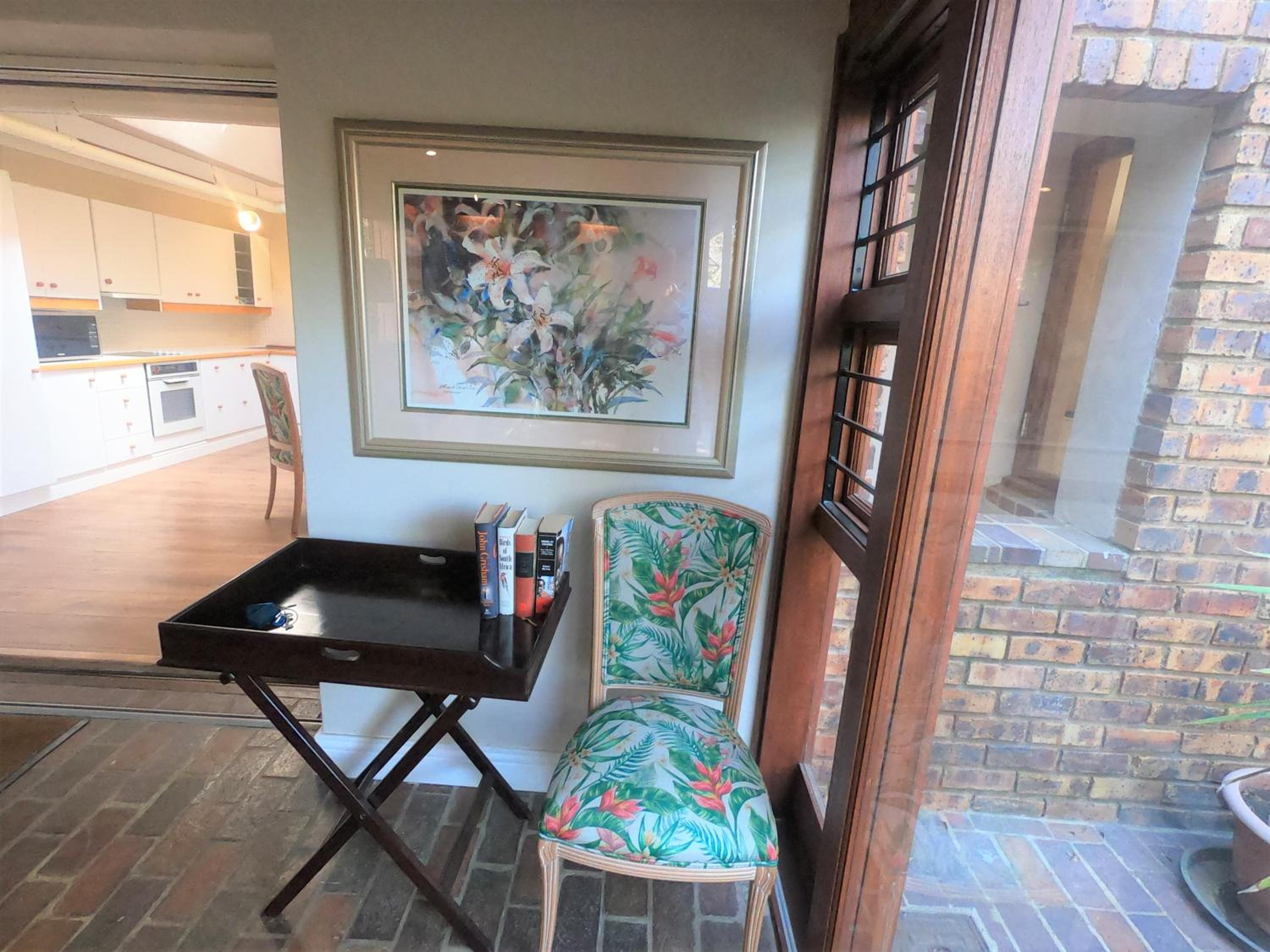 Villa Ray Back-up power 2-bed luxury unit close Sandton City