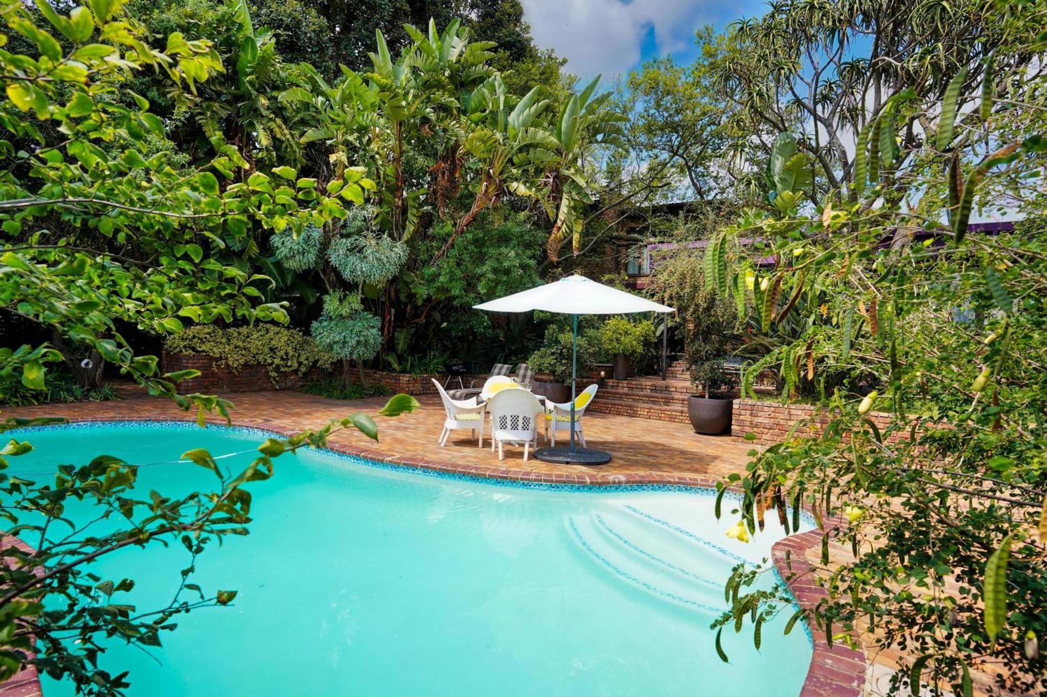 Villa Ray Back-up power 2-bed luxury unit close Sandton City