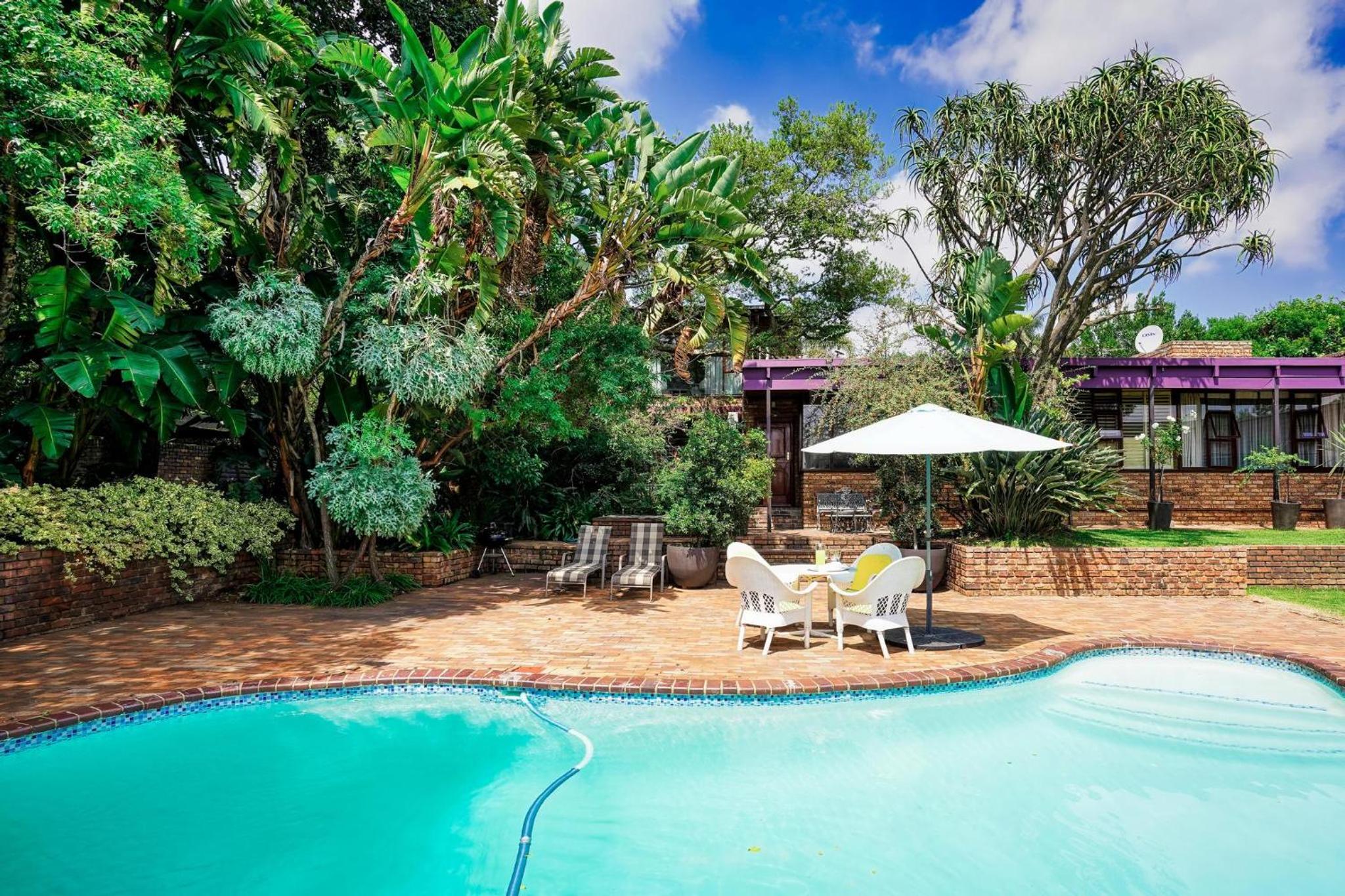 Villa Ray Back-up power 2-bed luxury unit close Sandton City