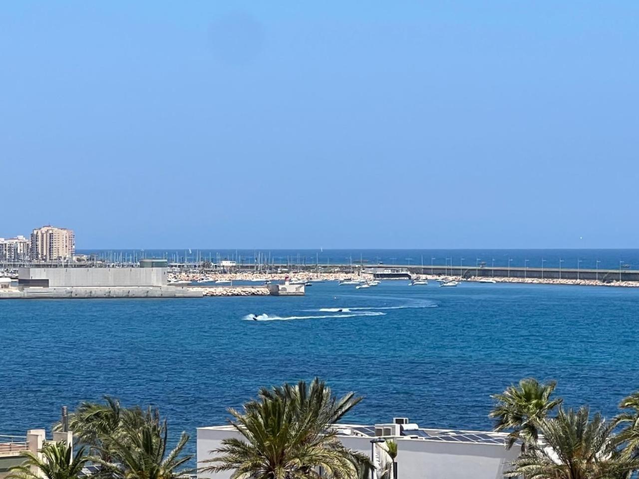 Beautiful sea view apartment close to beach with pool