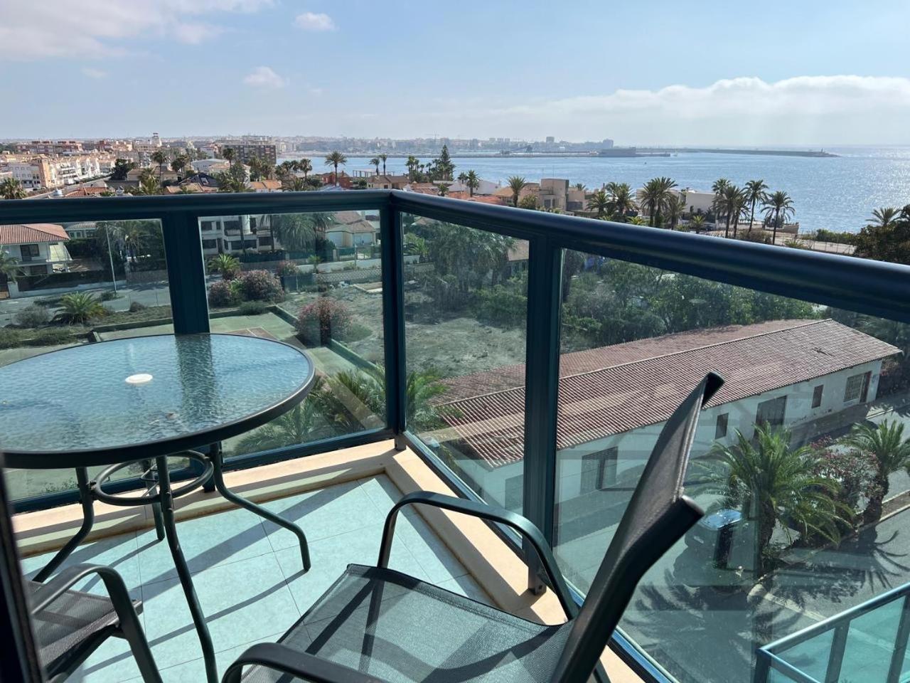 Beautiful sea view apartment close to beach with pool
