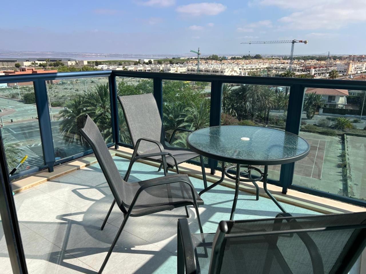 Beautiful sea view apartment close to beach with pool