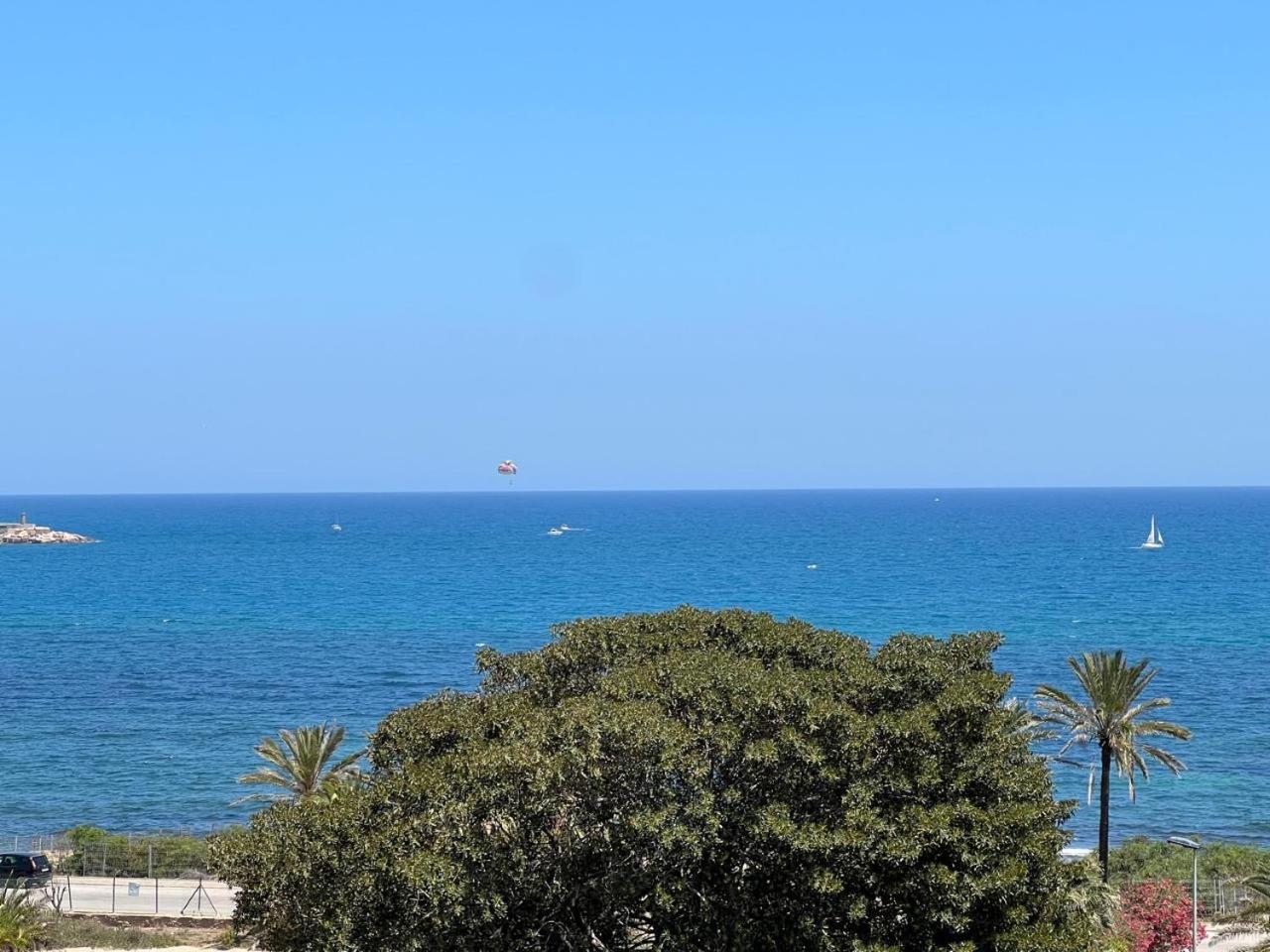 Beautiful sea view apartment close to beach with pool