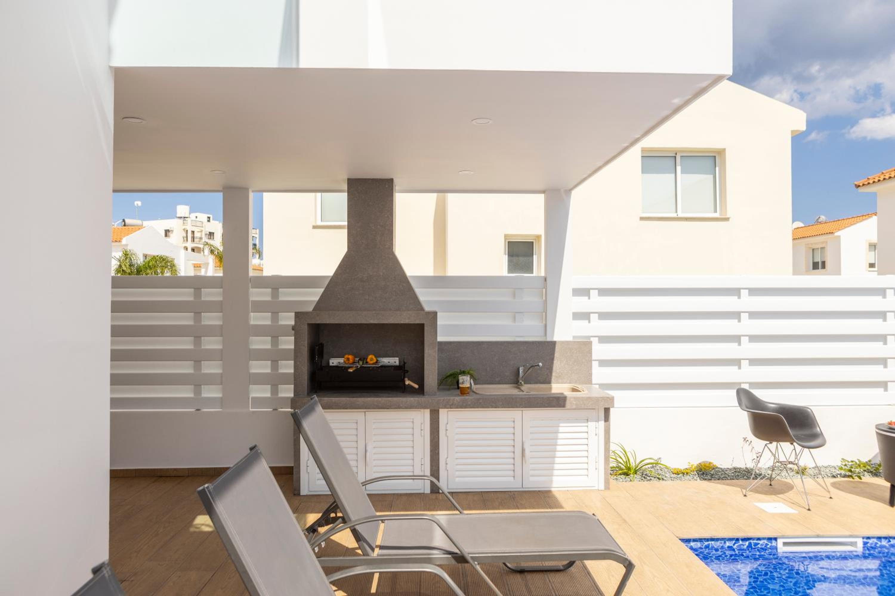 The Second Diamond Protara - 2' Walk to Beach