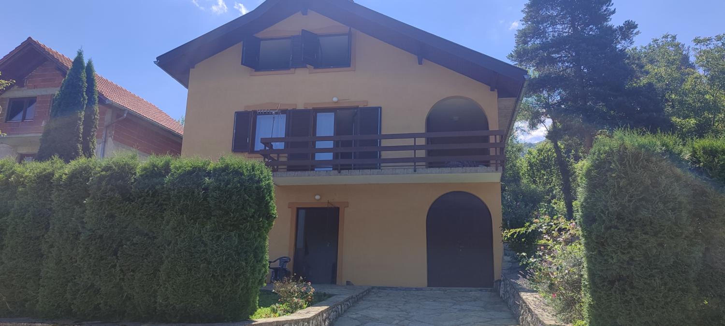 Lake House Ceric