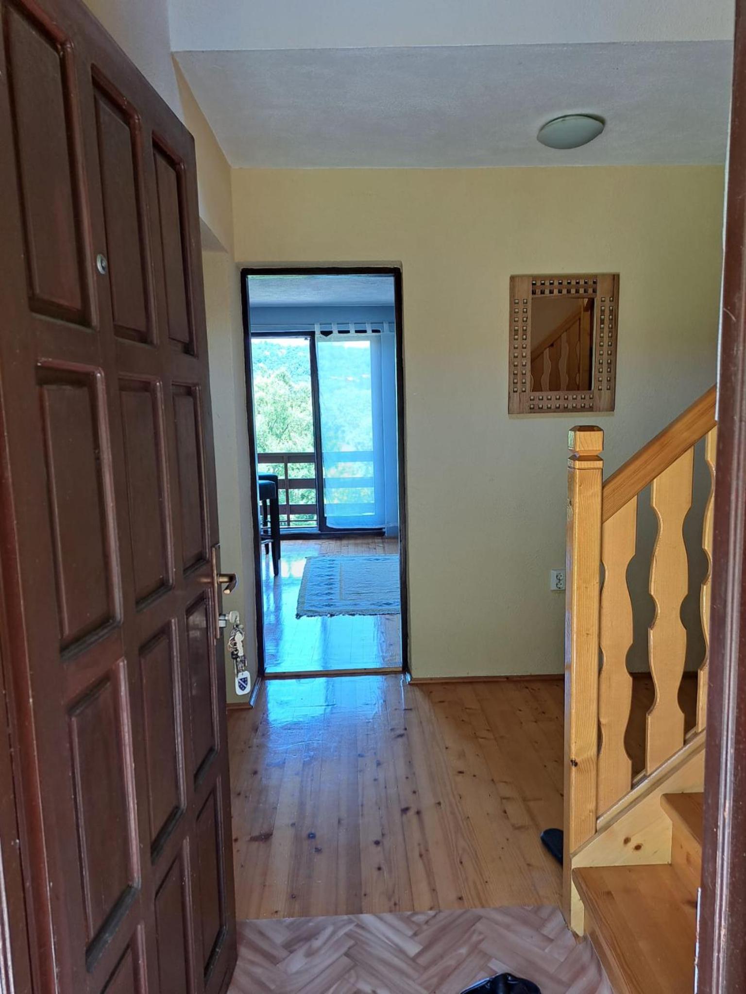 Lake House Ceric