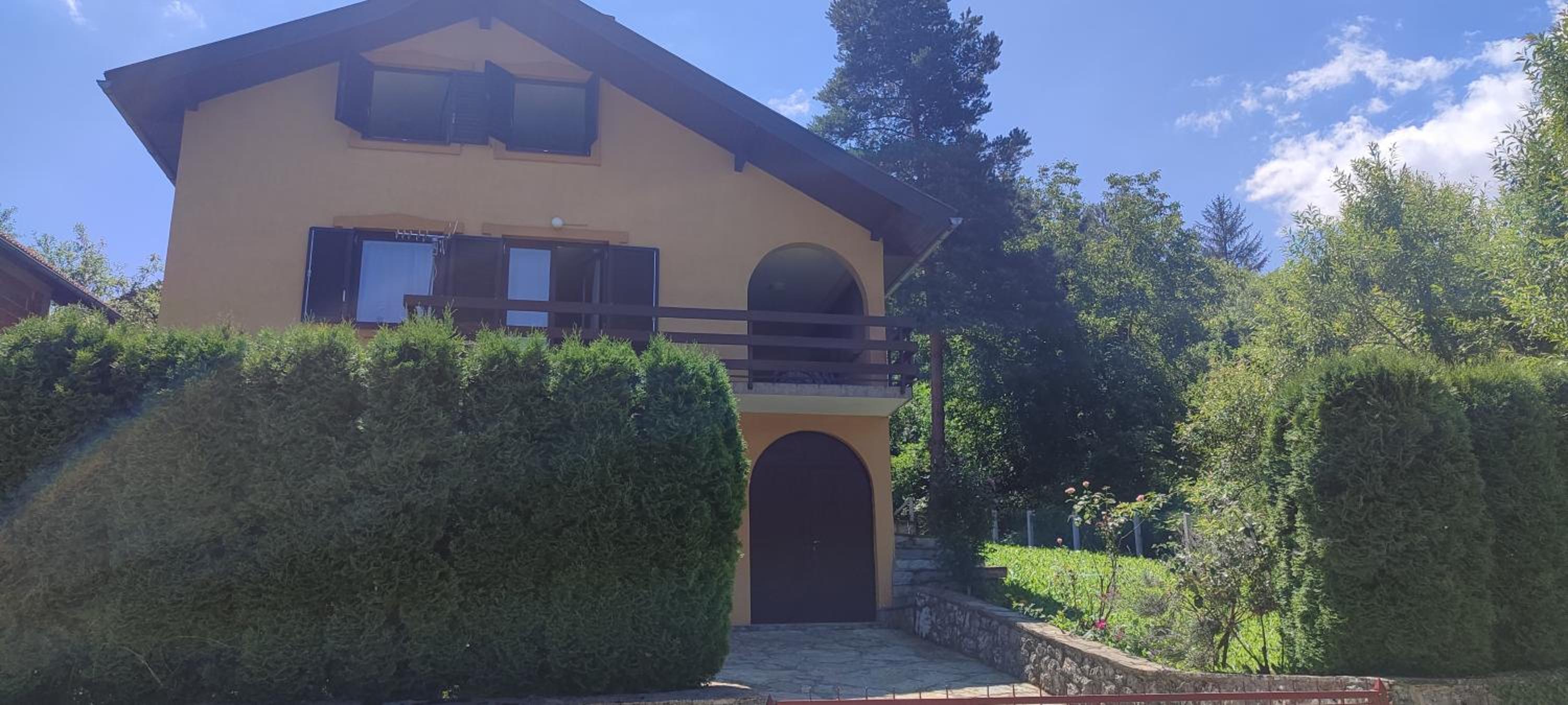 Lake House Ceric