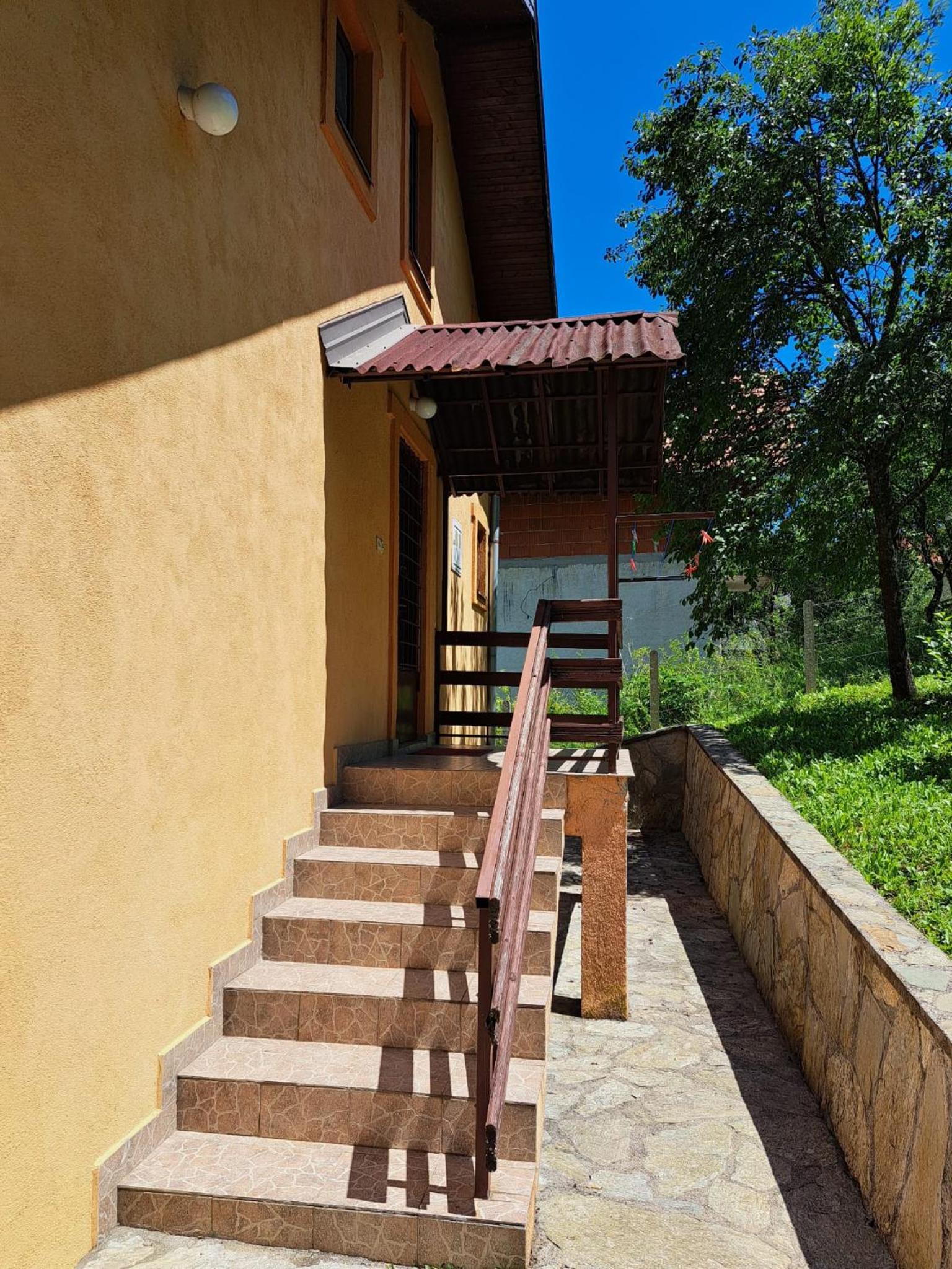 Lake House Ceric