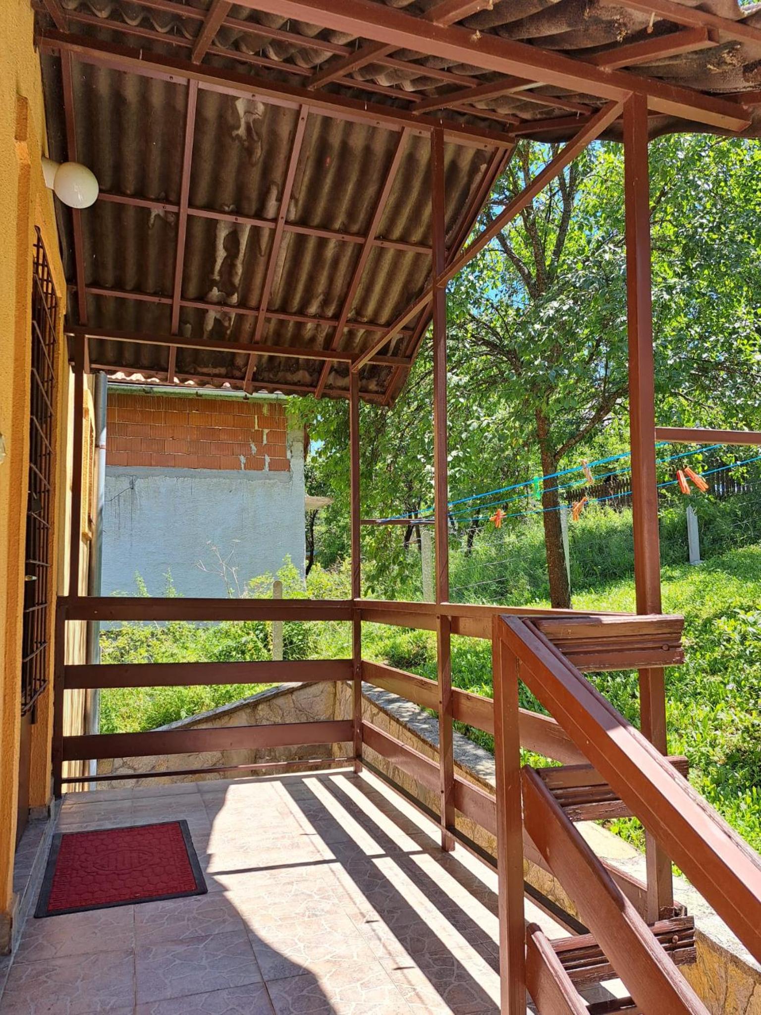 Lake House Ceric