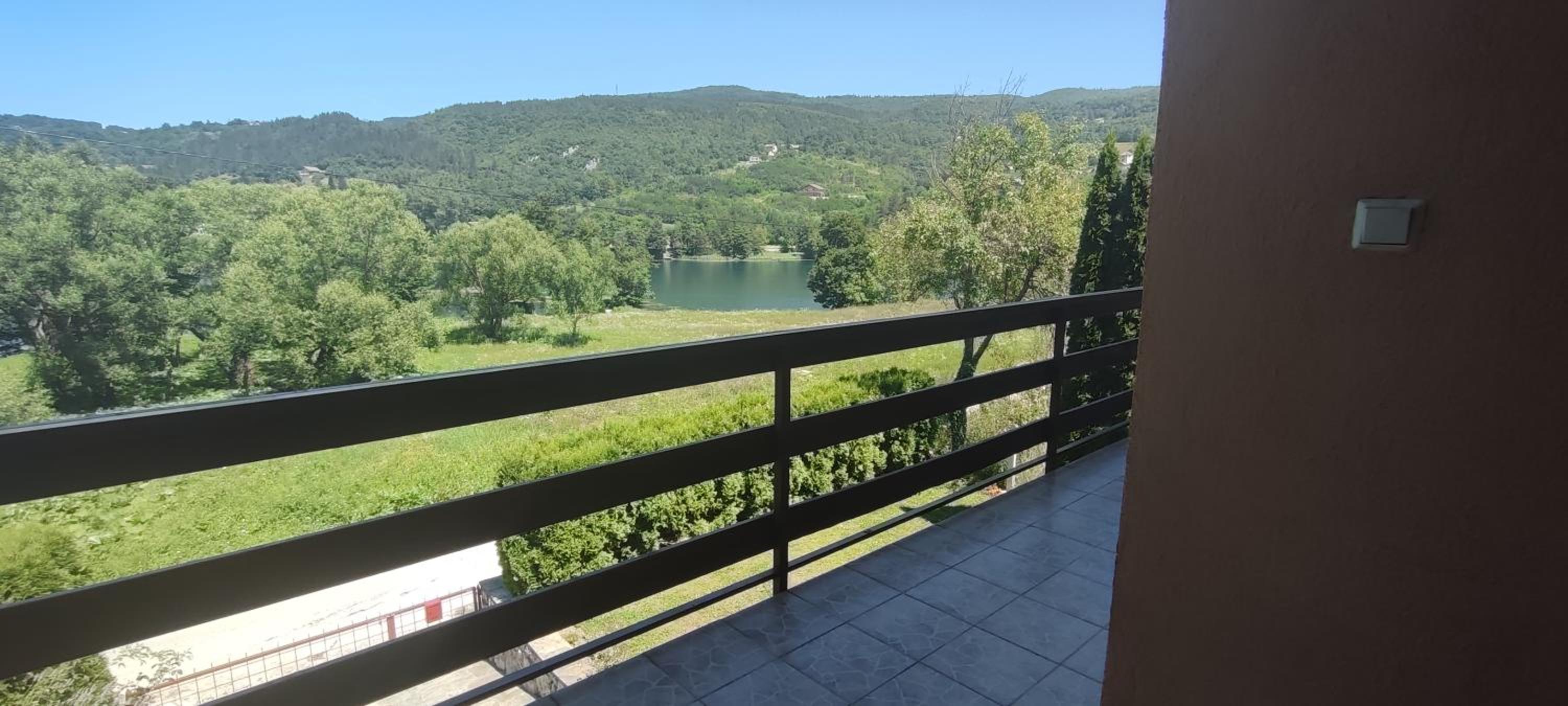 Lake House Ceric