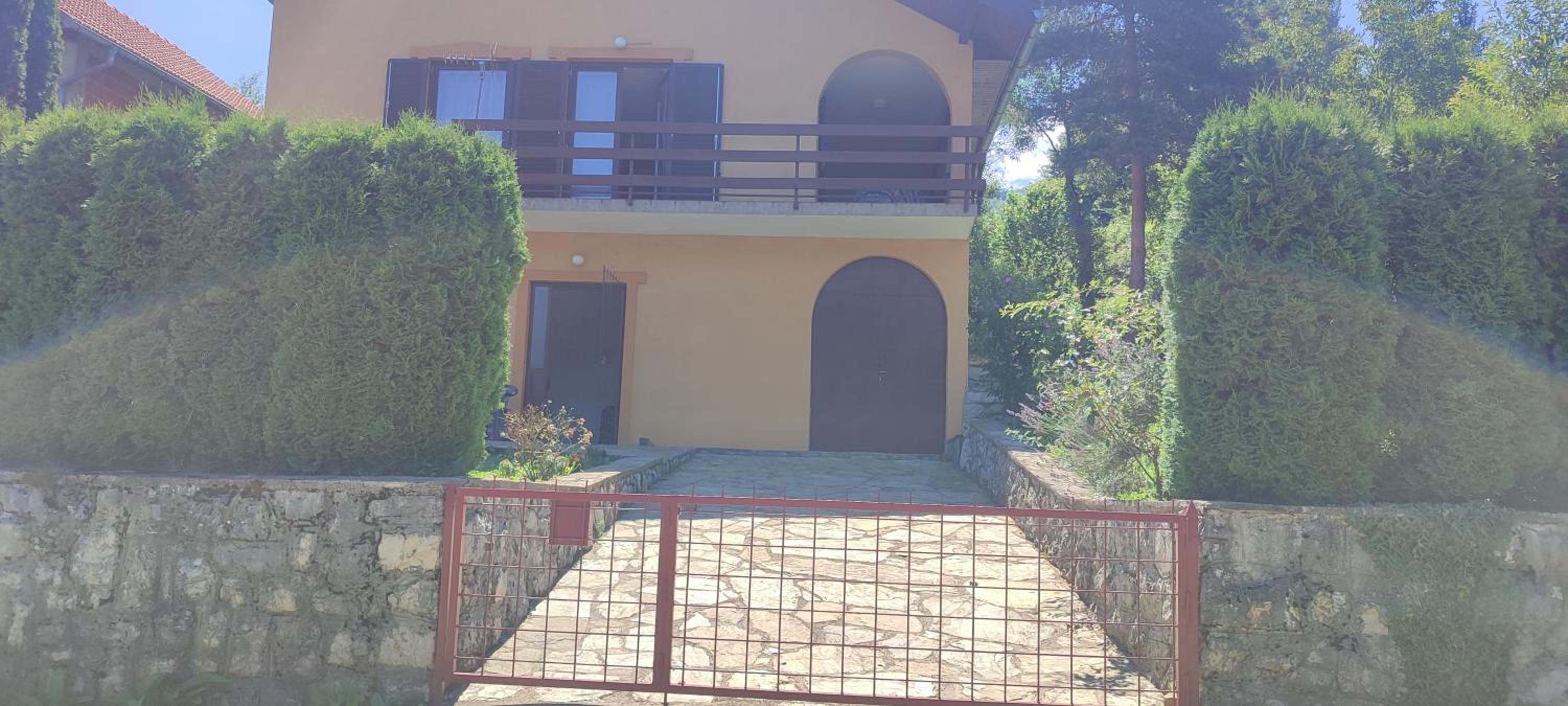 Lake House Ceric