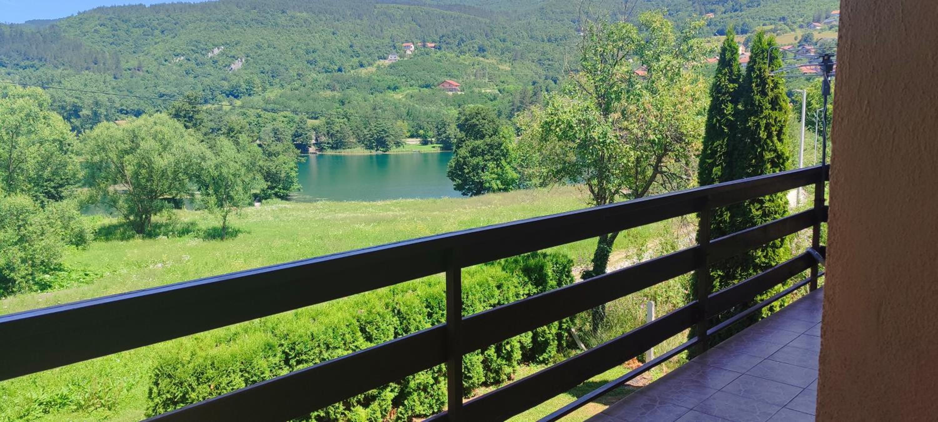 Lake House Ceric
