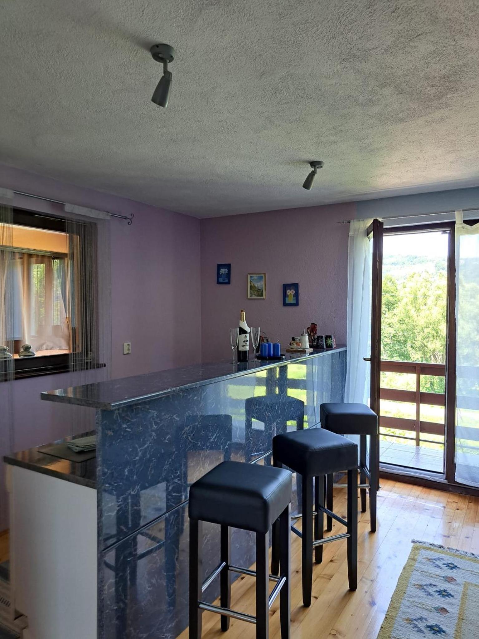 Lake House Ceric