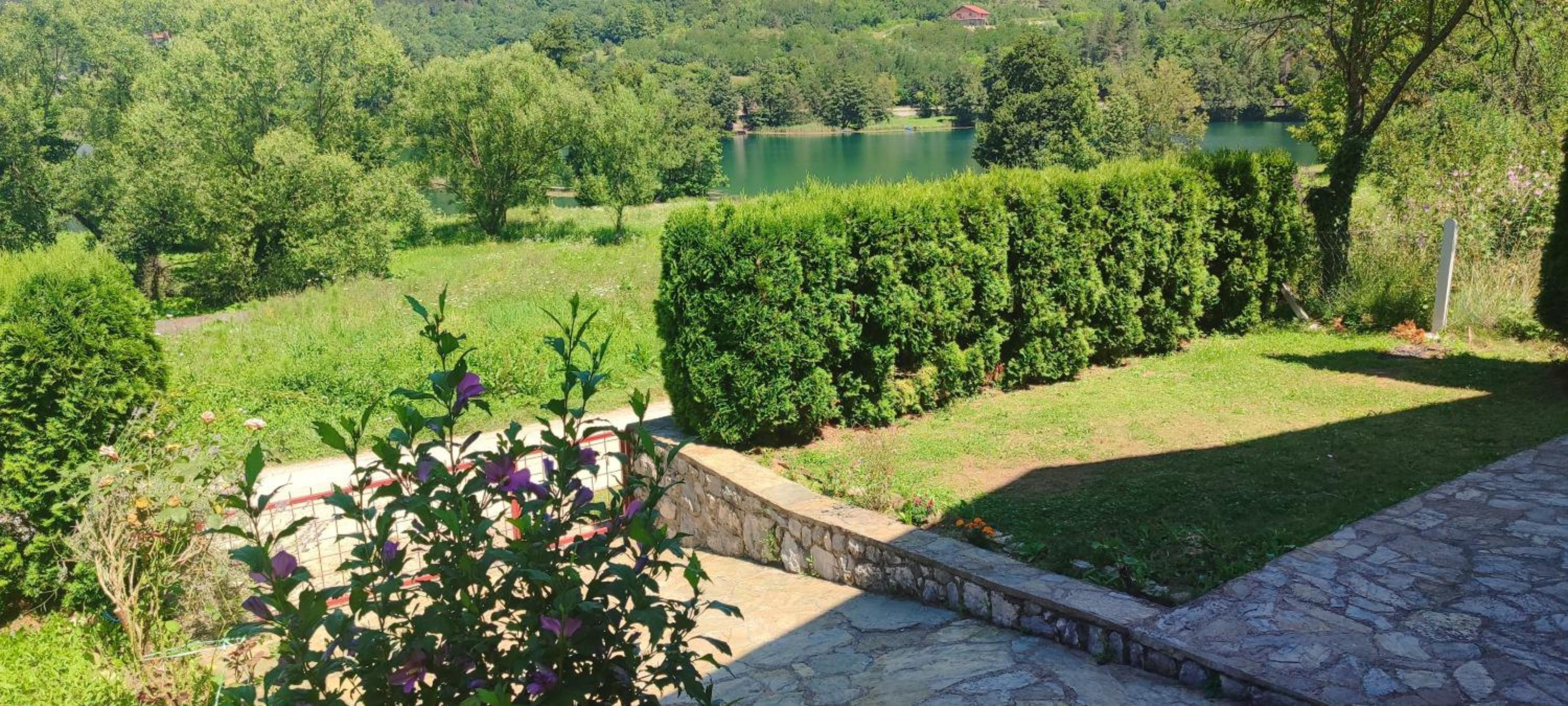 Lake House Ceric