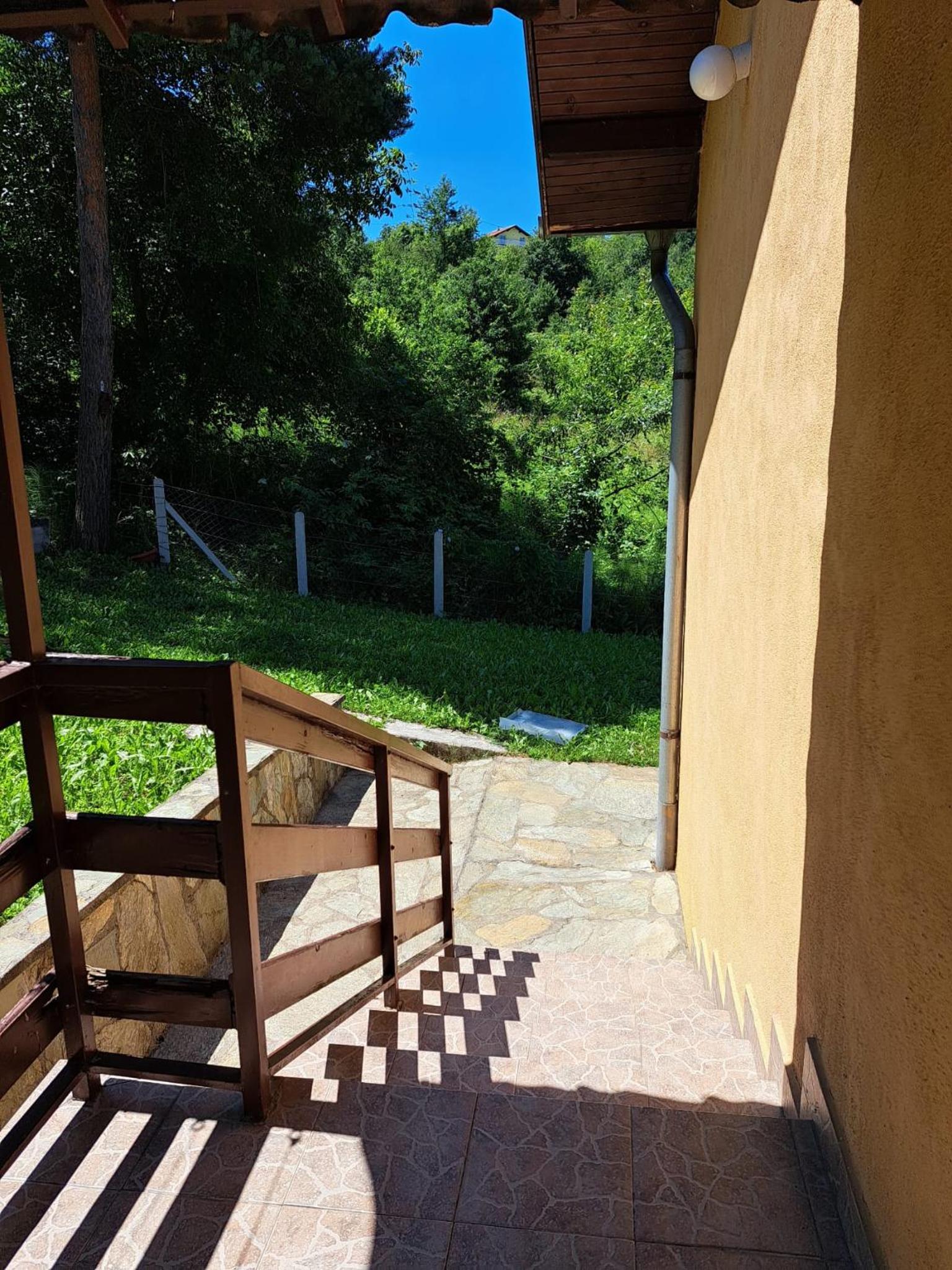 Lake House Ceric