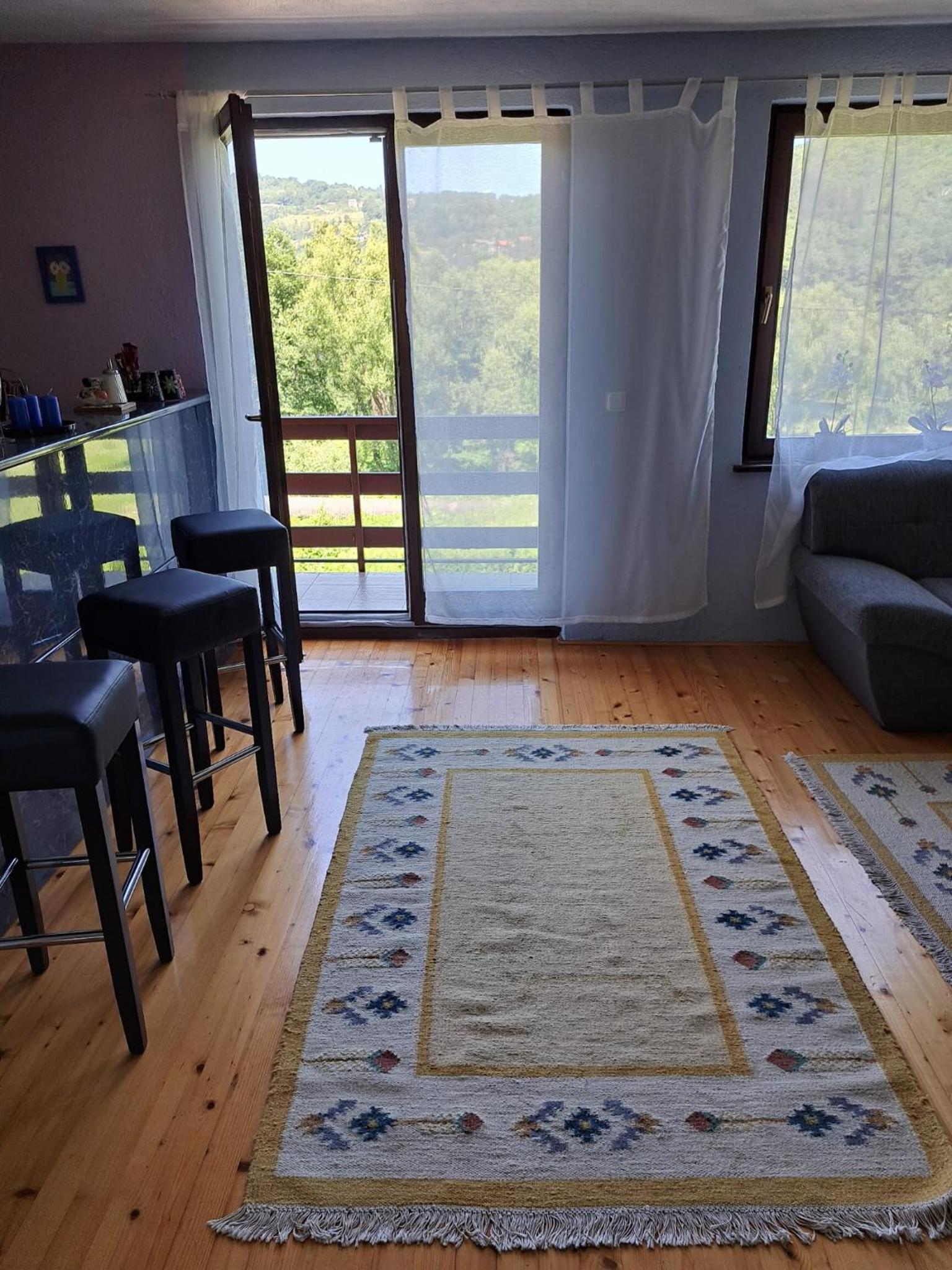 Lake House Ceric