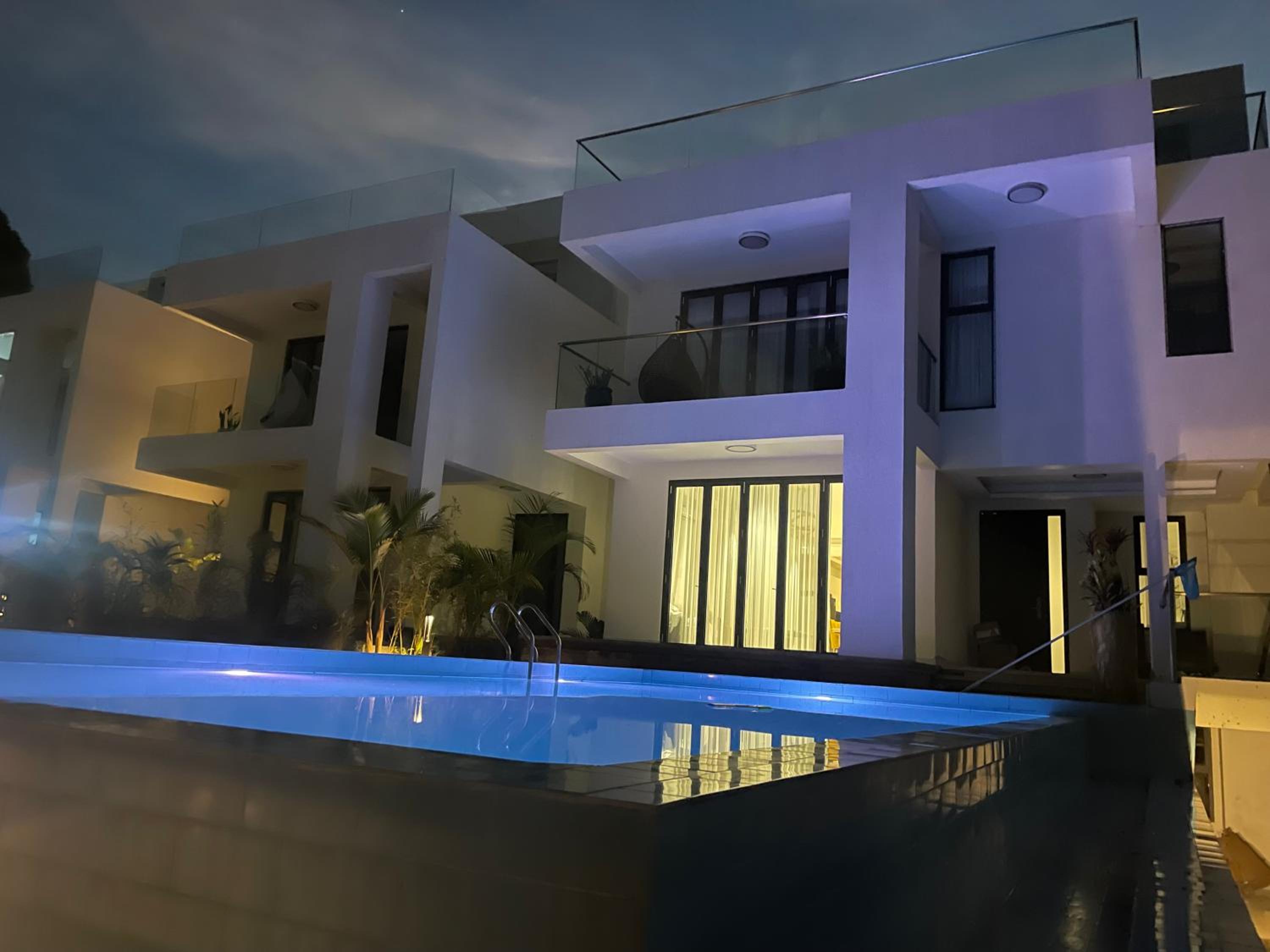 Infinity Pool Villas , Entebbe airport shuttle free parking private pool wifi 24 hr security