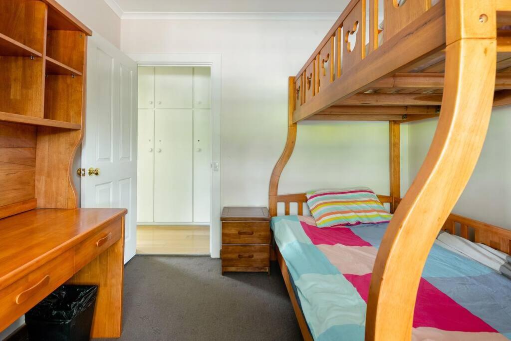 Peaceful 4-Bedroom Vineyard Retreat in Hahndorf