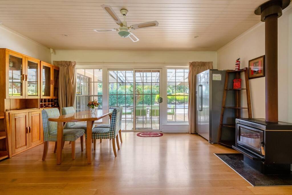 Peaceful 4-Bedroom Vineyard Retreat in Hahndorf
