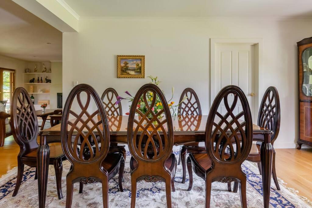 Peaceful 4-Bedroom Vineyard Retreat in Hahndorf