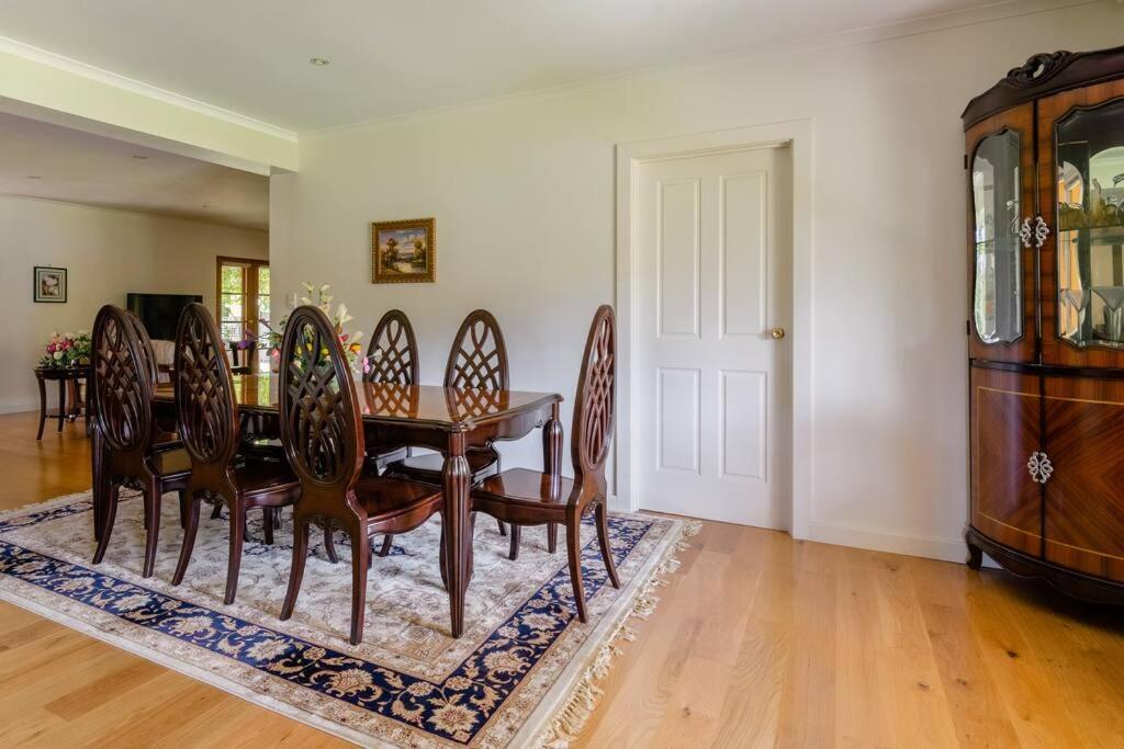 Peaceful 4-Bedroom Vineyard Retreat in Hahndorf