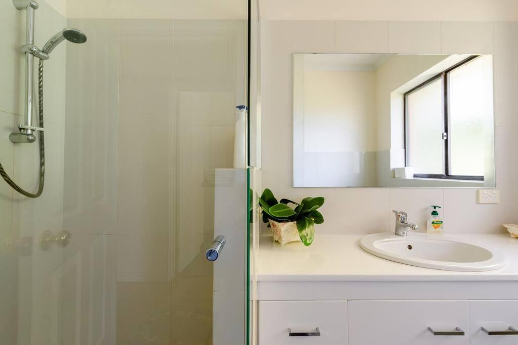 Peaceful 4-Bedroom Vineyard Retreat in Hahndorf