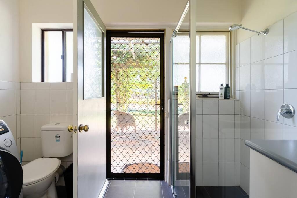 Peaceful 4-Bedroom Vineyard Retreat in Hahndorf