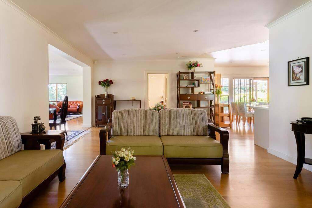 Peaceful 4-Bedroom Vineyard Retreat in Hahndorf