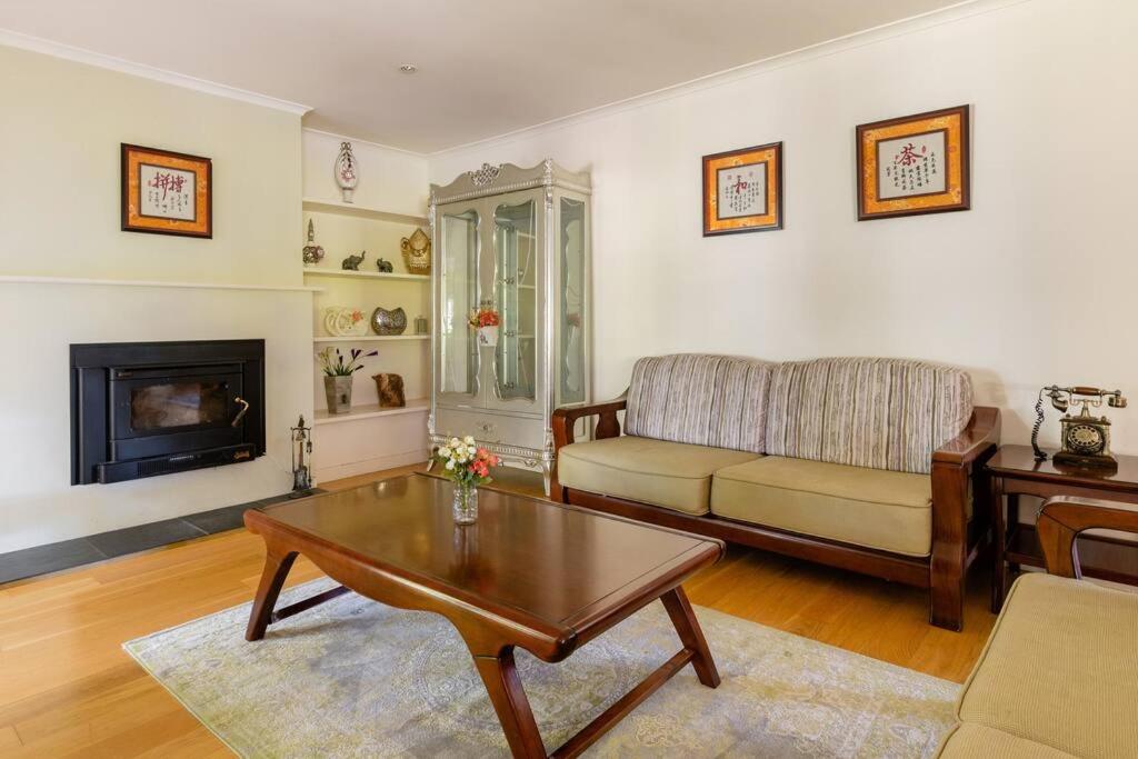 Peaceful 4-Bedroom Vineyard Retreat in Hahndorf