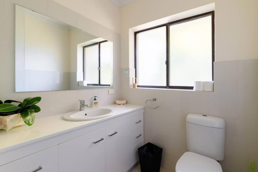Peaceful 4-Bedroom Vineyard Retreat in Hahndorf