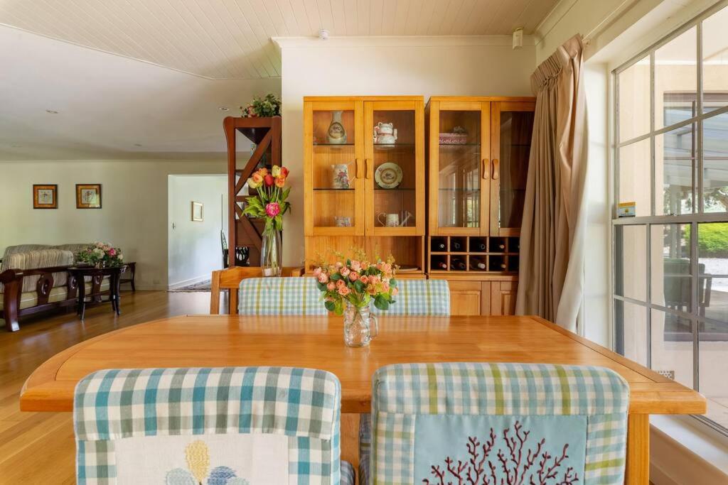 Peaceful 4-Bedroom Vineyard Retreat in Hahndorf