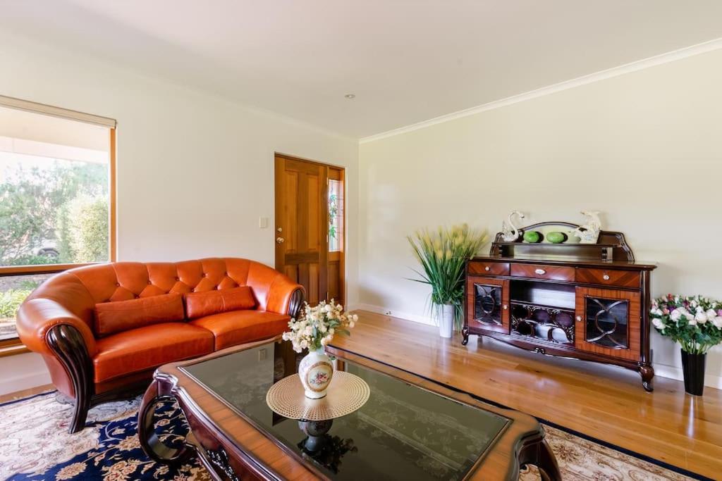 Peaceful 4-Bedroom Vineyard Retreat in Hahndorf