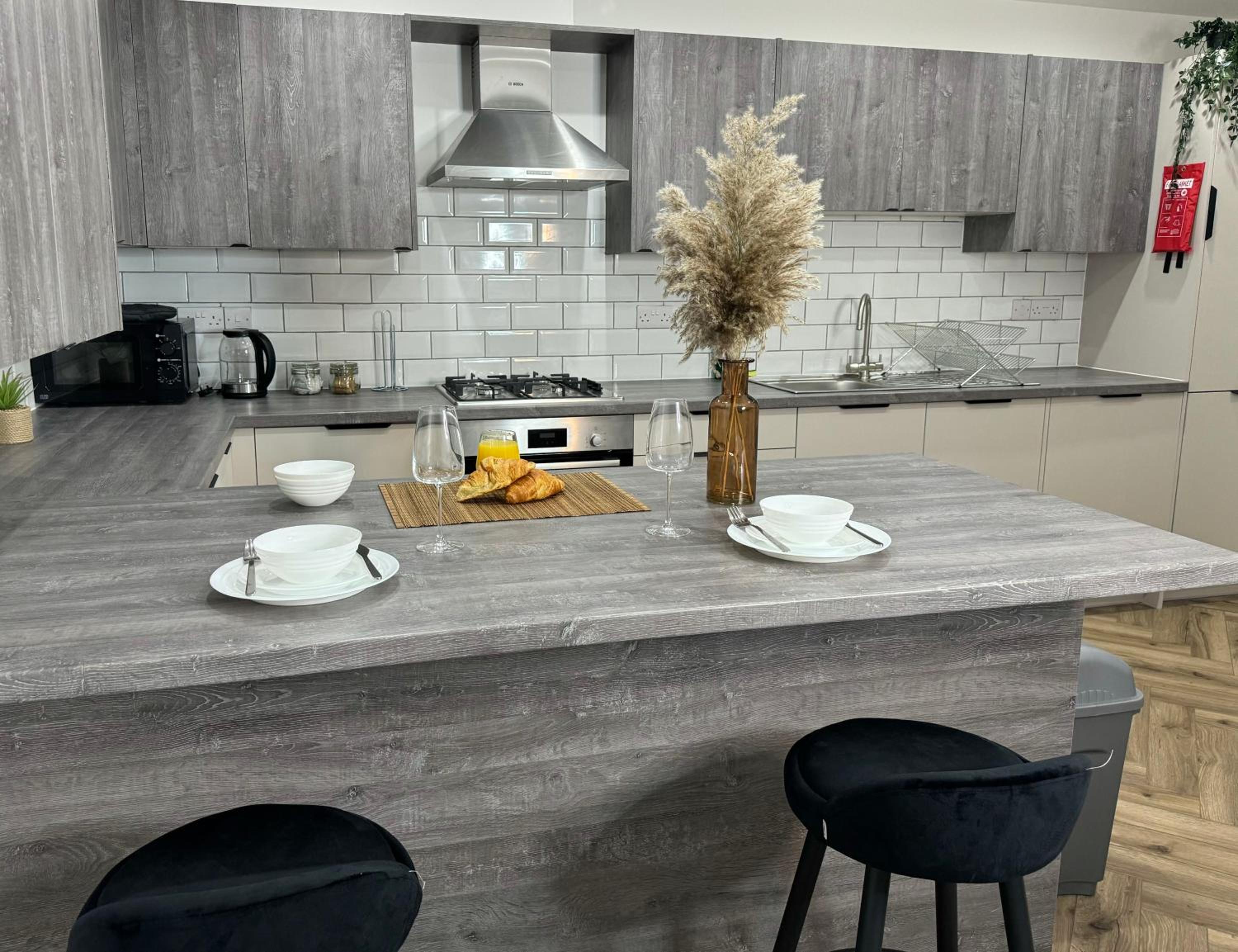 Modern 2 Bedroom Flat in Birmingham City - Free Parking - HD 50inch TV