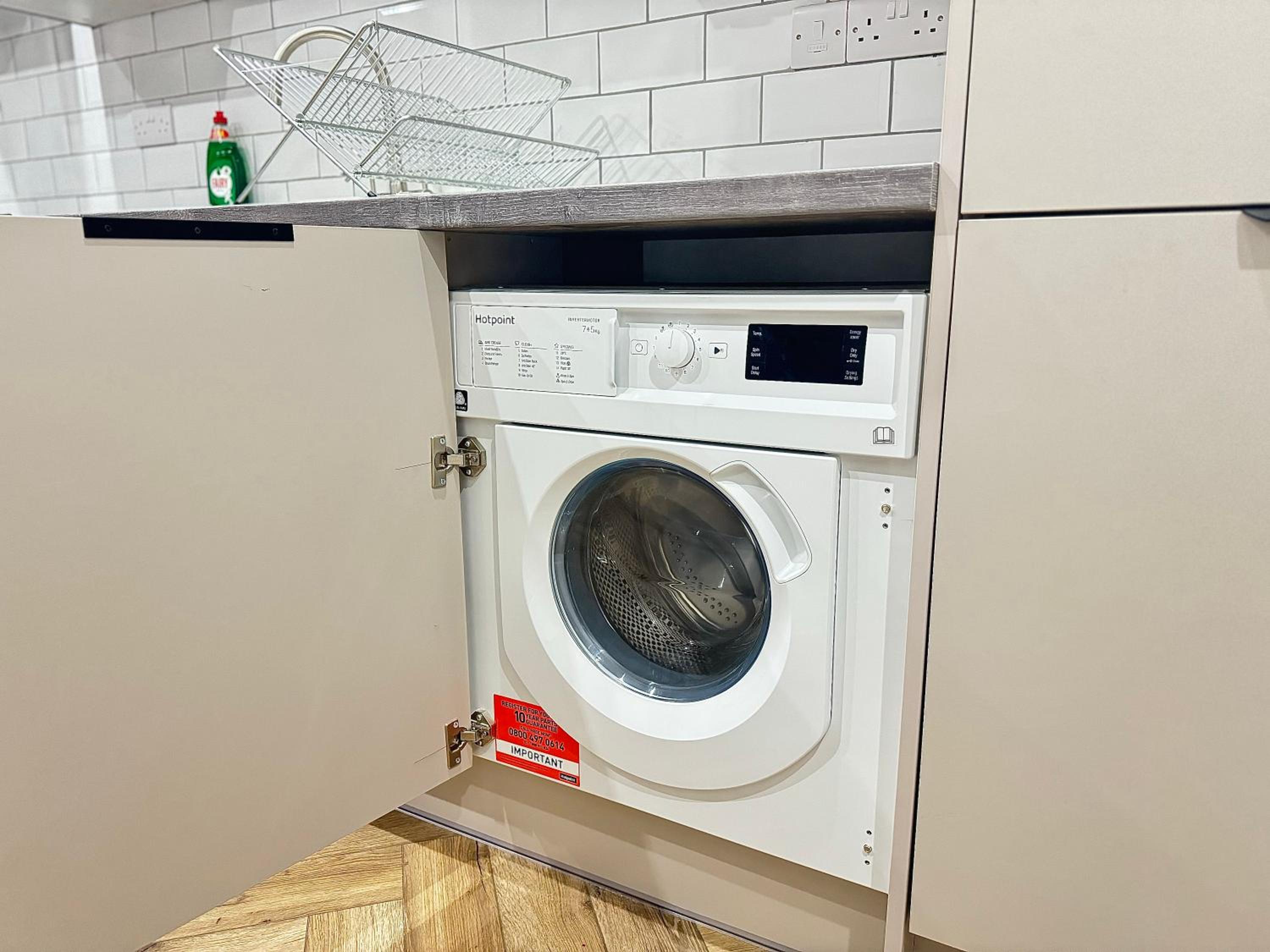 Modern 2 Bedroom Flat in Birmingham City - Free Parking - HD 50inch TV