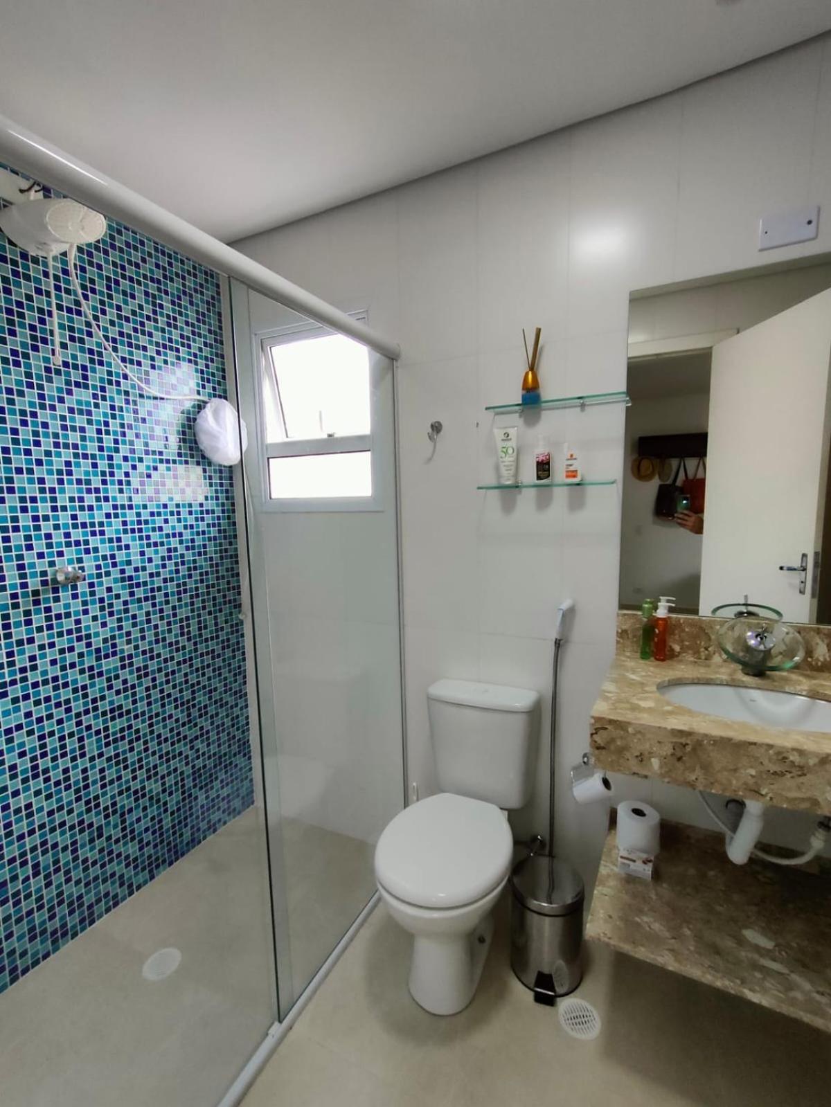 CASA EM CONDOMÍNIO ARBORIZADO PERTO DA PRAIA Confortável e Espaçosa