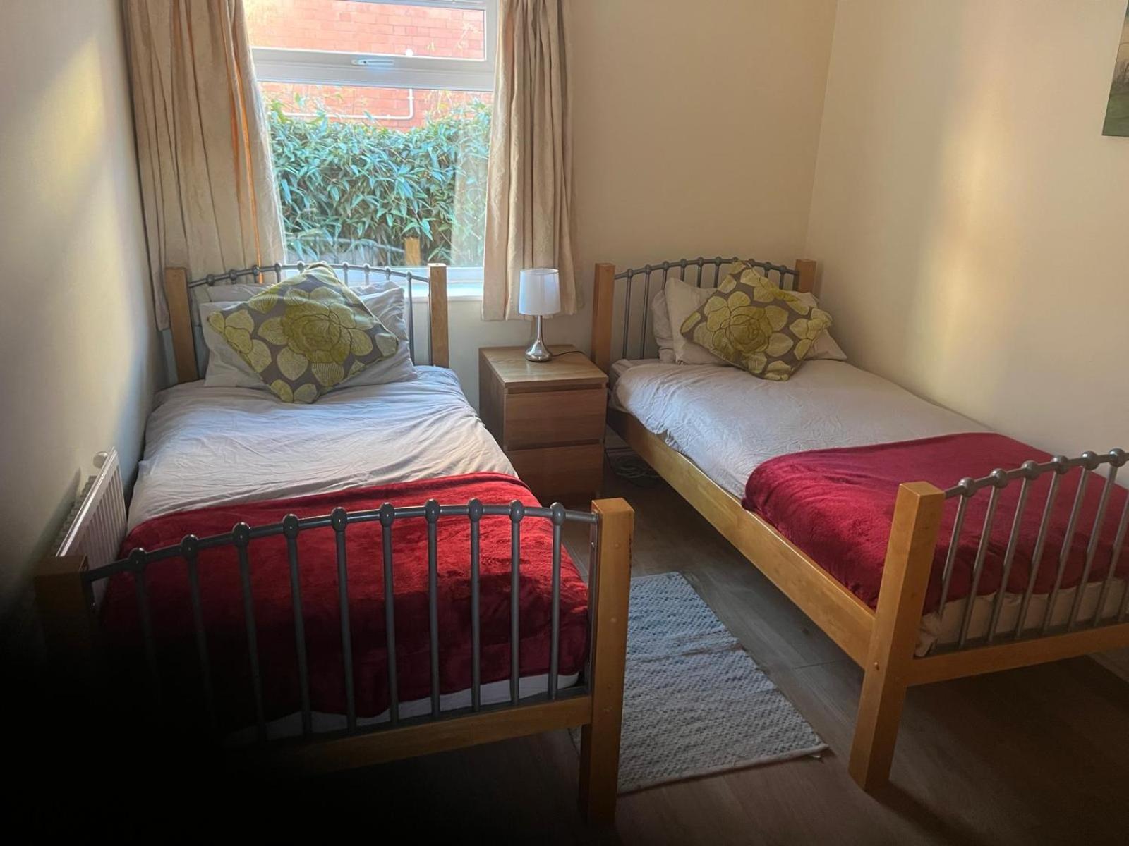 Large Ground floor apartment in the heart of Church Stretton with free parking view 5