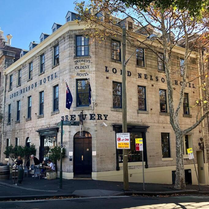 Walk to the Opera House